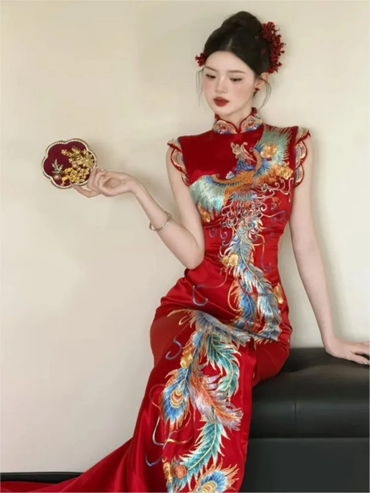 New Chinese Cheongsam Toast Machine Embroidery Dress Fashionable for Court Banquet