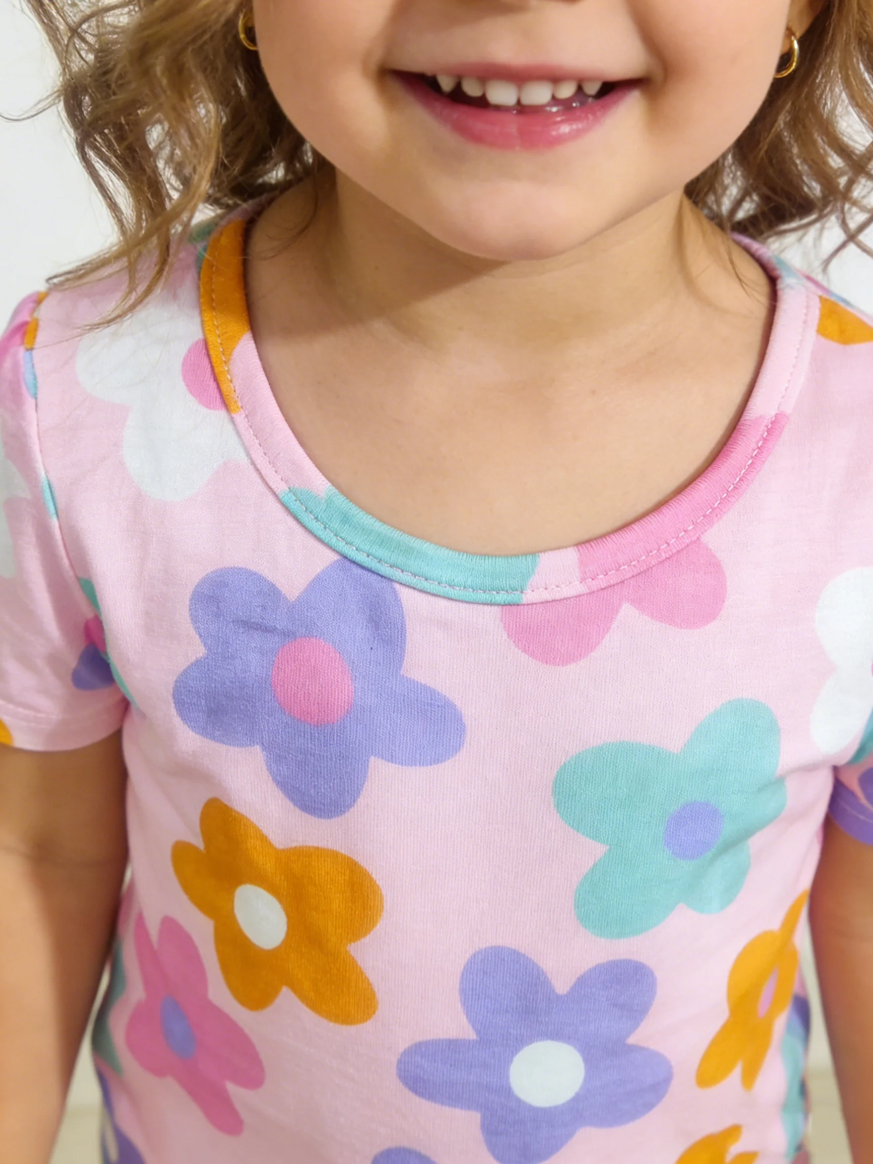 

Новинка лета 2024, комплект с короткими рукавами и цветочным принтом для маленьких девочек (6–3 лет), хлопковая дышащая футболка и шорты для детей, повседневная одежда