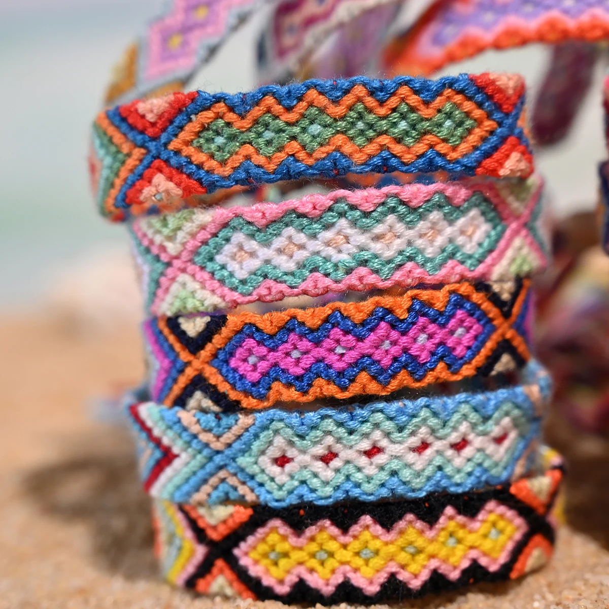Random Color 10Pcs/Lot Friendship Bracelet for Women Summer Beach Bohemian Handmade Weave Tarnish Free Charm Bracelets for Girl