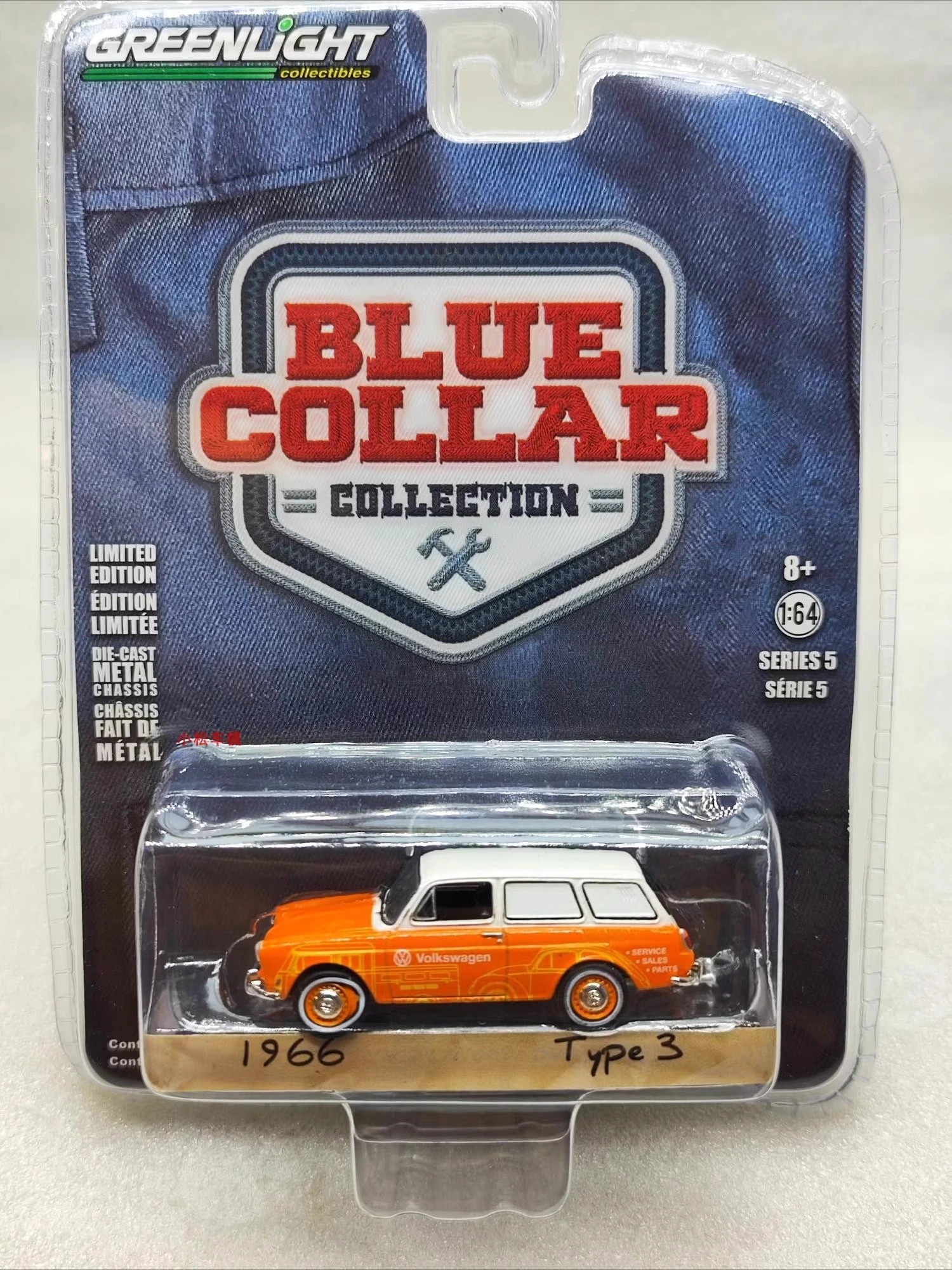 

1:64 1966 Тип 3 Высокая имитация сплава Модель автомобиля Коллекционная игрушка Подарочный орнамент для дисплея