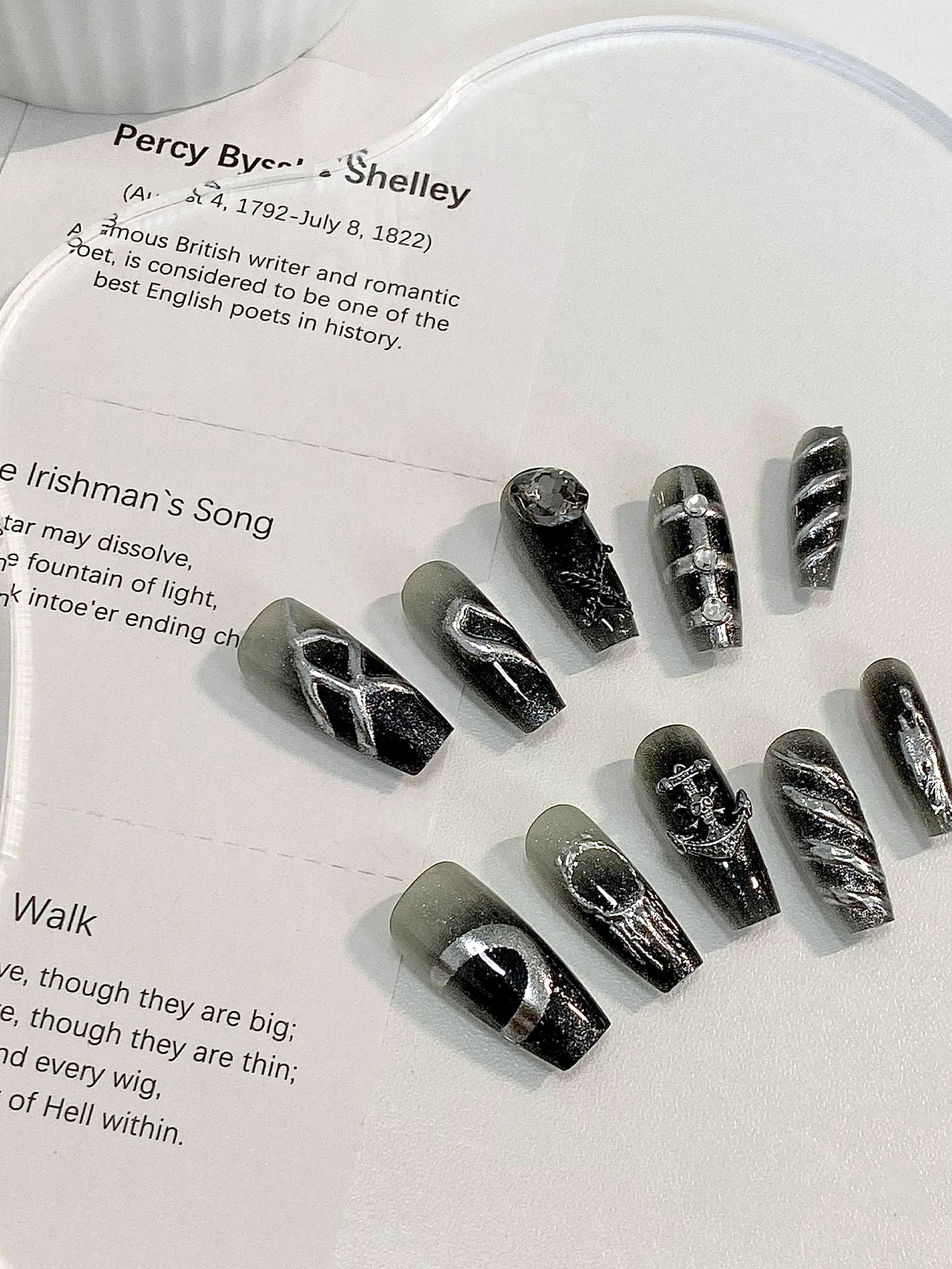 10 أظافر مضغوطة طويلة على شكل لوز Y2K مصنوعة يدويًا، أظافر صناعية سوداء مع أظافر لوز مزينة بأحجار الراين