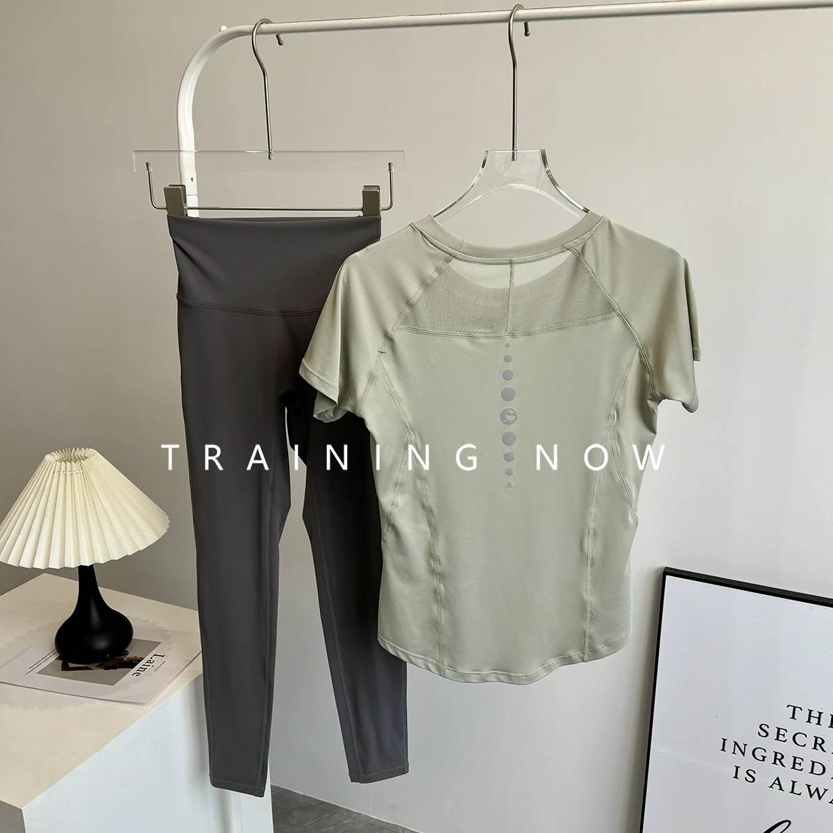 بدلة رياضية للنساء في الصيف، بدلة يوجا لياقة بدنية لليوجا بيلاتيس رفيعة سريعة الجفاف وأكمام قصيرة