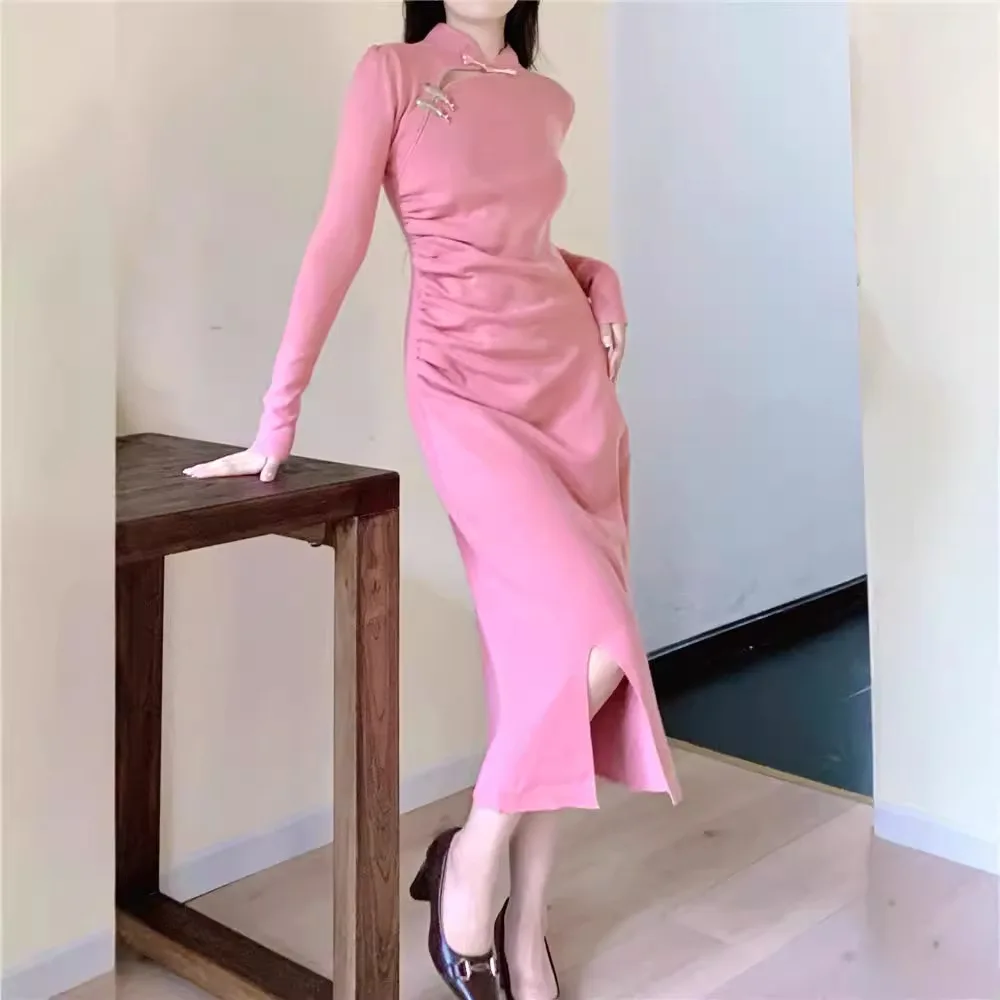 

7285, весеннее улучшенное национальное трикотажное длинное платье Cheongsam с полыми плиссированными разрезами и пуговицами