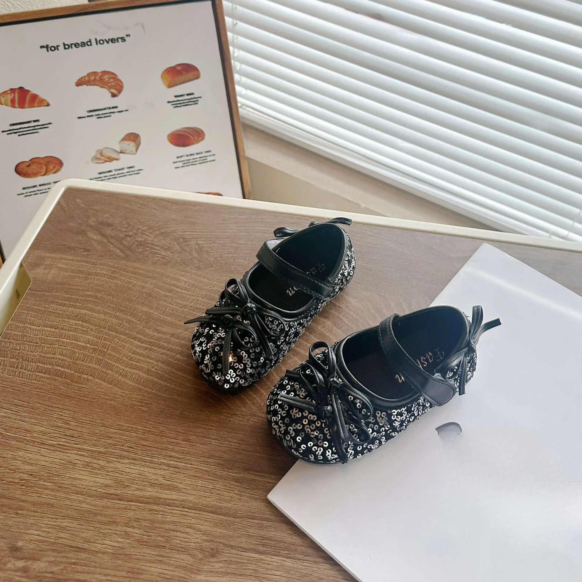 

Children Shiny Sequined Small PU Leather Girl Shoes Spring Autumn Sweet Bow Princess Cute School Student Loafer