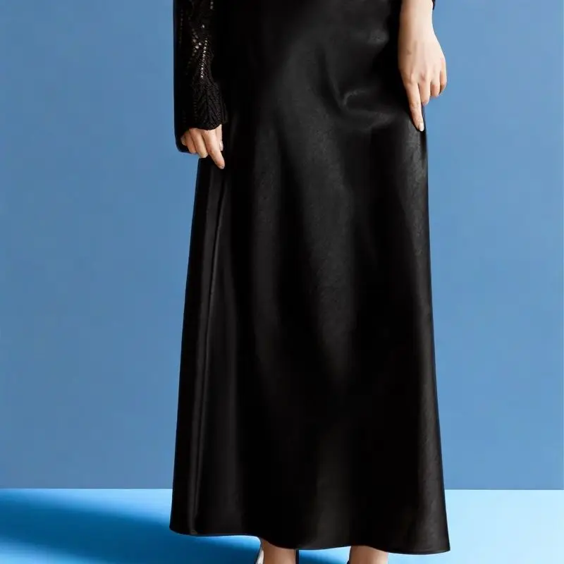 British Style Pleated Flowing Satin Fishtail Skirt with a Large Hem, Hip-Hugging, High-Waisted, Slimming, Long, High-End Black Glossy Polyester Long Skirt