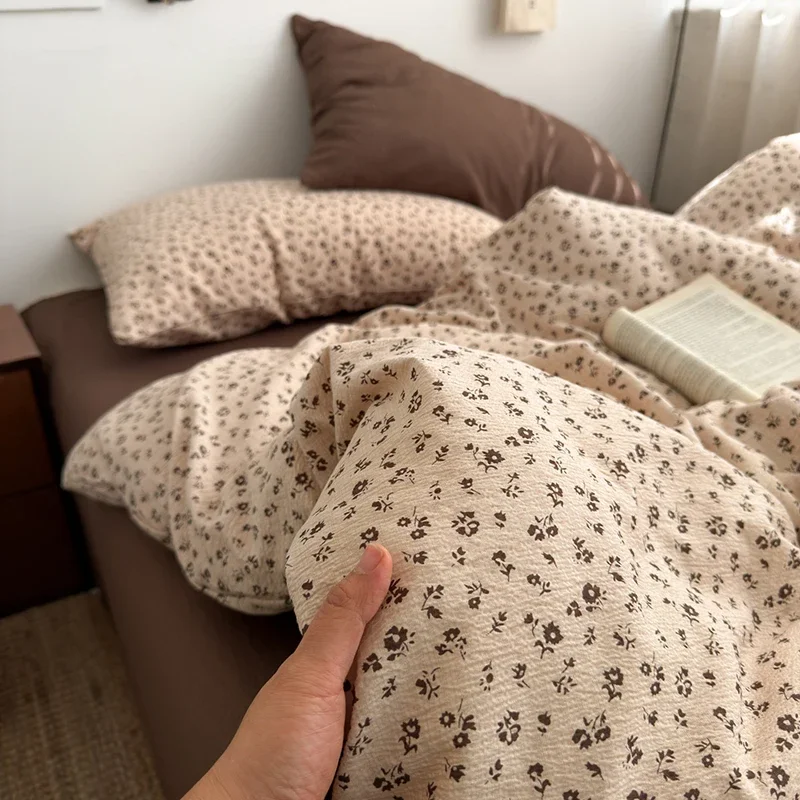 Spring and Summer Floral Bedding Set Skin-Friendly Cozy Comforter Sets for Naked Sleep Literary Polyester Printed Bedclothes