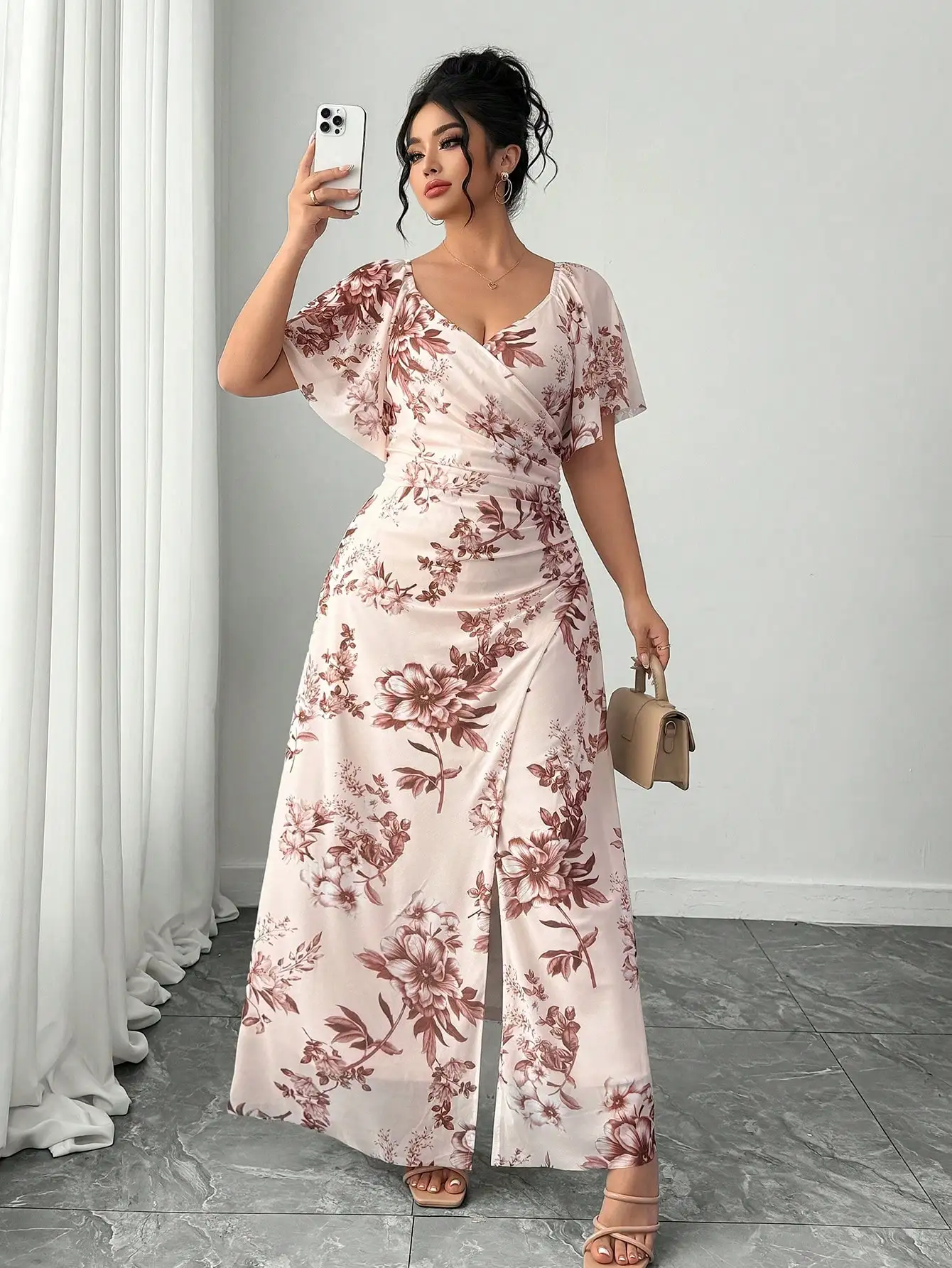 

Женское макси-платье с цветочным принтом, V-образным вырезом, рукавами с рюшами, завязками на талии и разрезом для свадеб, вечеринок и торжественных мероприятий