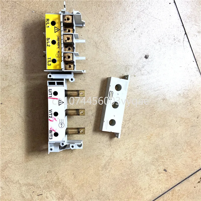 

Schneider Frequency Converter ATV61-ATV71 SerieS 22/30/37KW Output Plastic Terminal Block - Wiring Terminals