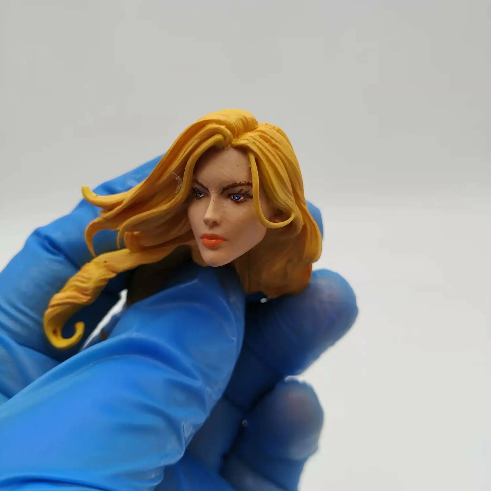 

Handpaint 1/12 Scale Yellow Hair Female Solider Head Sculpt Action Figure Toy Collections