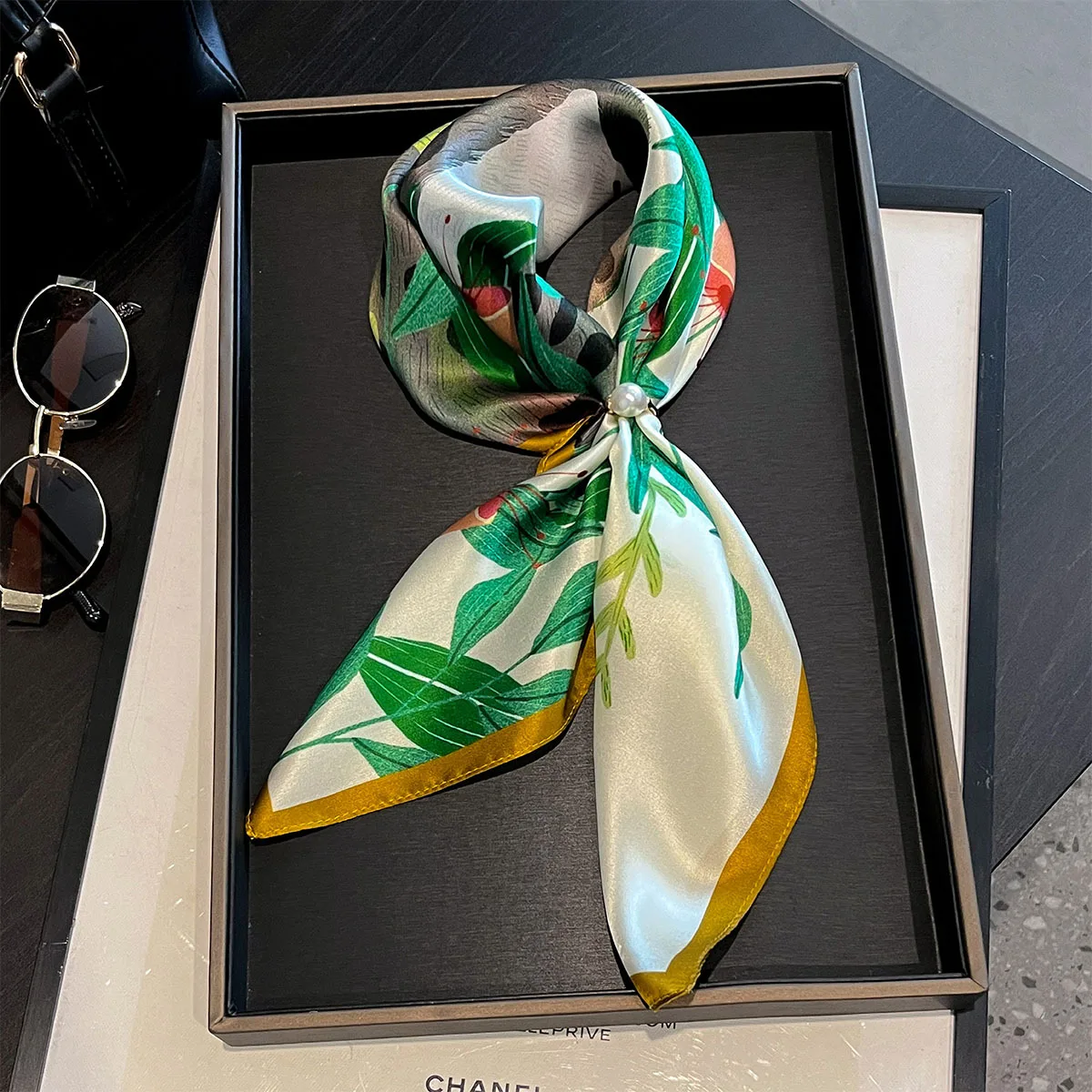 موضة طباعة 100% الحرير وشاح مربع للنساء Foulard منديل اليد لينة 53 سنتيمتر هيرباند الحجاب تزيين رابطة عنق واقية من الشمس