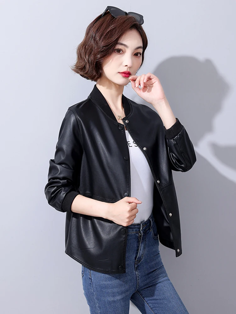   معطف نسائي من جلد الحملان من نينغ، سترة راكبي الدراجات النارية، معطف أسود ربيعي 2025، تصميم أنيق ضيق بأكمام طويلة وياقة عالية
