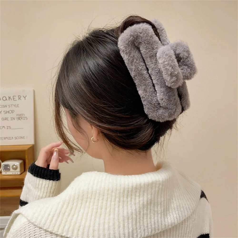 10.5cm Large Simple Atmospheric Plush Hair Clip for Women Curly Hair Head Square Grab Clip Large High-end Shark Clip Headwear