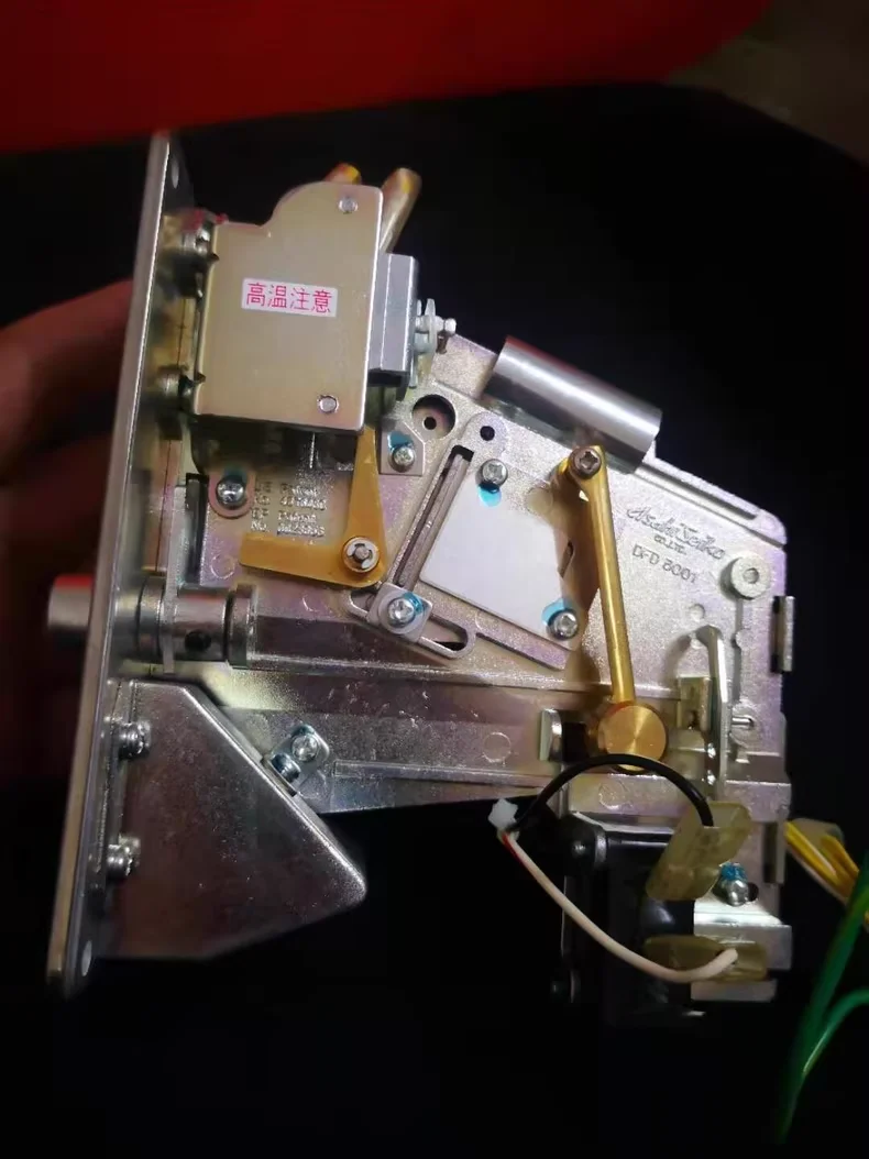 

Японский Asahi Seiki 730-AB, аркадный механический акceptor Sega с боковым креплением и кабелем, поддерживает 100 монет Yen, новинка 80% года