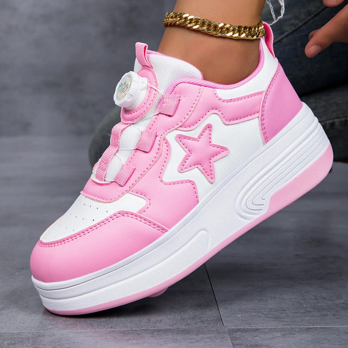 2025 Students Walking Shoes Trend Sports Sneaker Runaway Shoes Rotating Buckle with Star Pattern Roller Skates Trainer Wholesale
