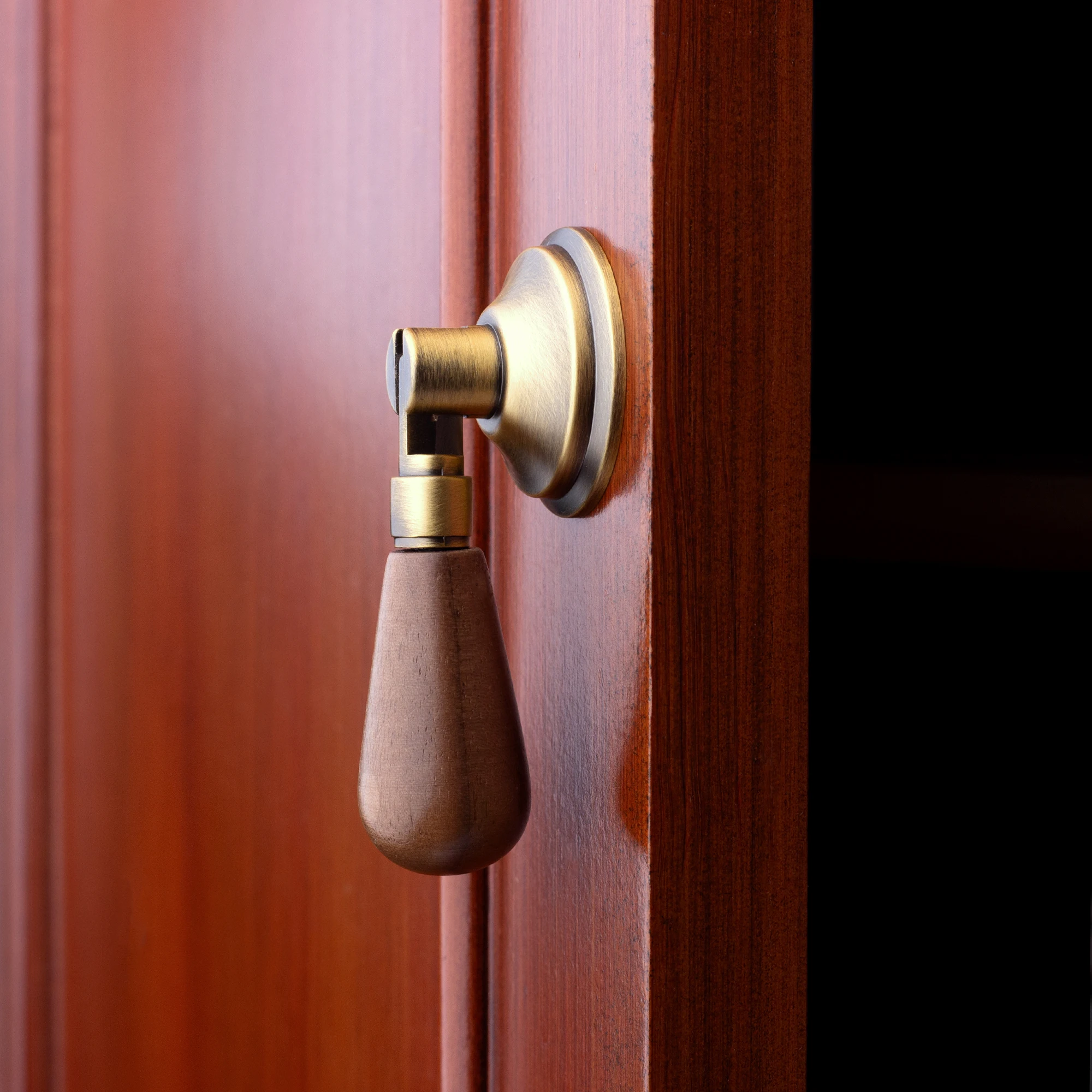 

Wooden & Metal Vintage Pulls and Knobs Kitchen Cabinet Wooden Door Handle Antique Furniture Handles for Closet, Cupboard, Drawer