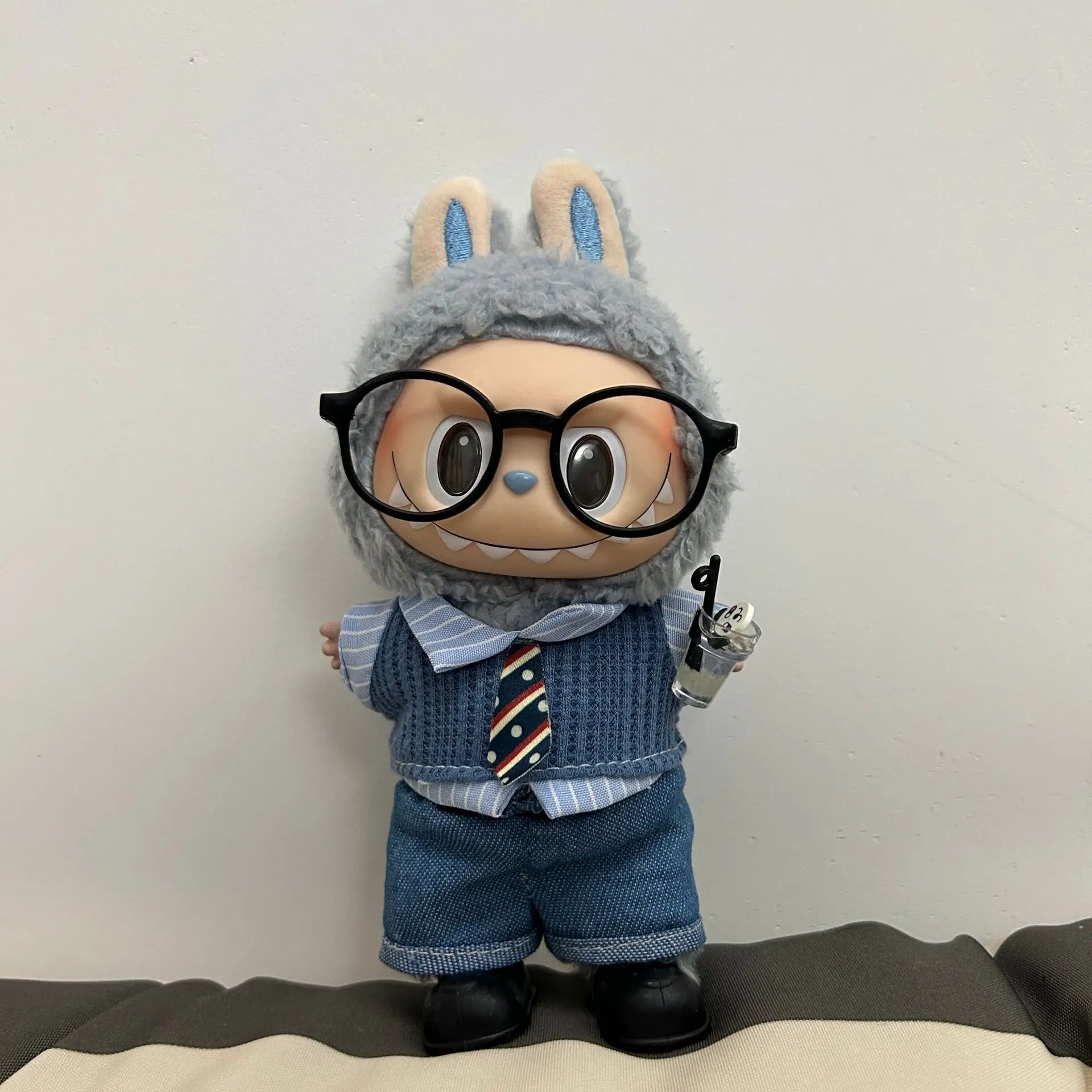 

Новая популярная одежда Labubu, трендовая одежда в британском студенческом стиле, костюм с очками, чашками, изысканная и милая обувь