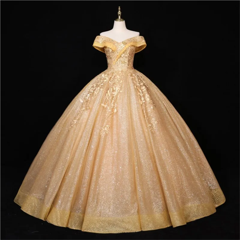 

A dreamy one-shoulder banquet dress for the art examination performance