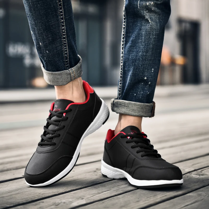 Deri Sneakers Mens için yüksekliği kaliteli rahat ışık moda trendi eğlence açık kaymaz erkek vulkanize iş erkek ayakkabıları