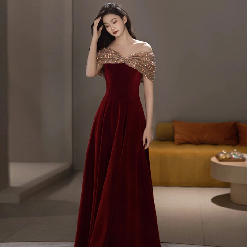 ชุดราตรีผ้าไหมสีแดงไวน์แบบไหล่เดียวสำหรับงานแต่งงาน งานหมั้น และงานเลี้ยงประจำปี