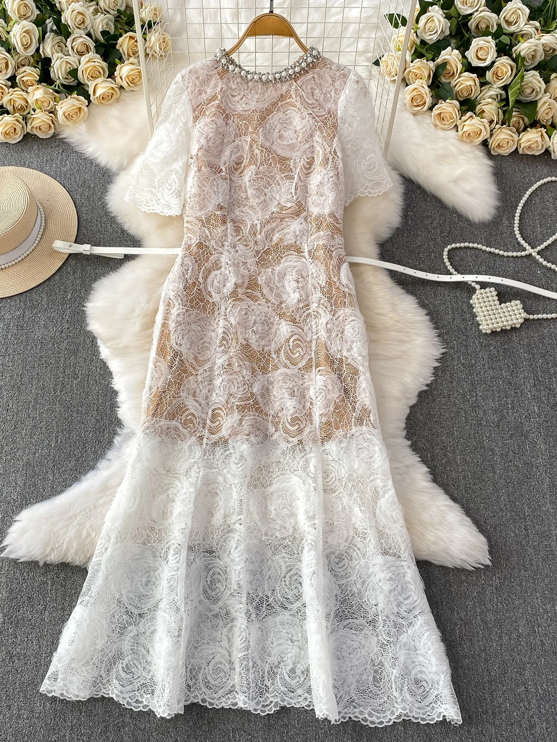 우아한 라운드 넥 레이스 장식 다이아몬드 하이웨이스트 피쉬테일 드레스 럭셔리 패션 출퇴근 스타일 반팔 여성 드레스