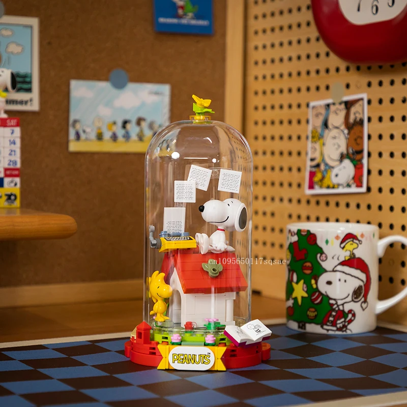 Snoopy Building Blocks Cartoon Assembled Educational Stacking Toy Model Room Decoration Children's Birthday Gift