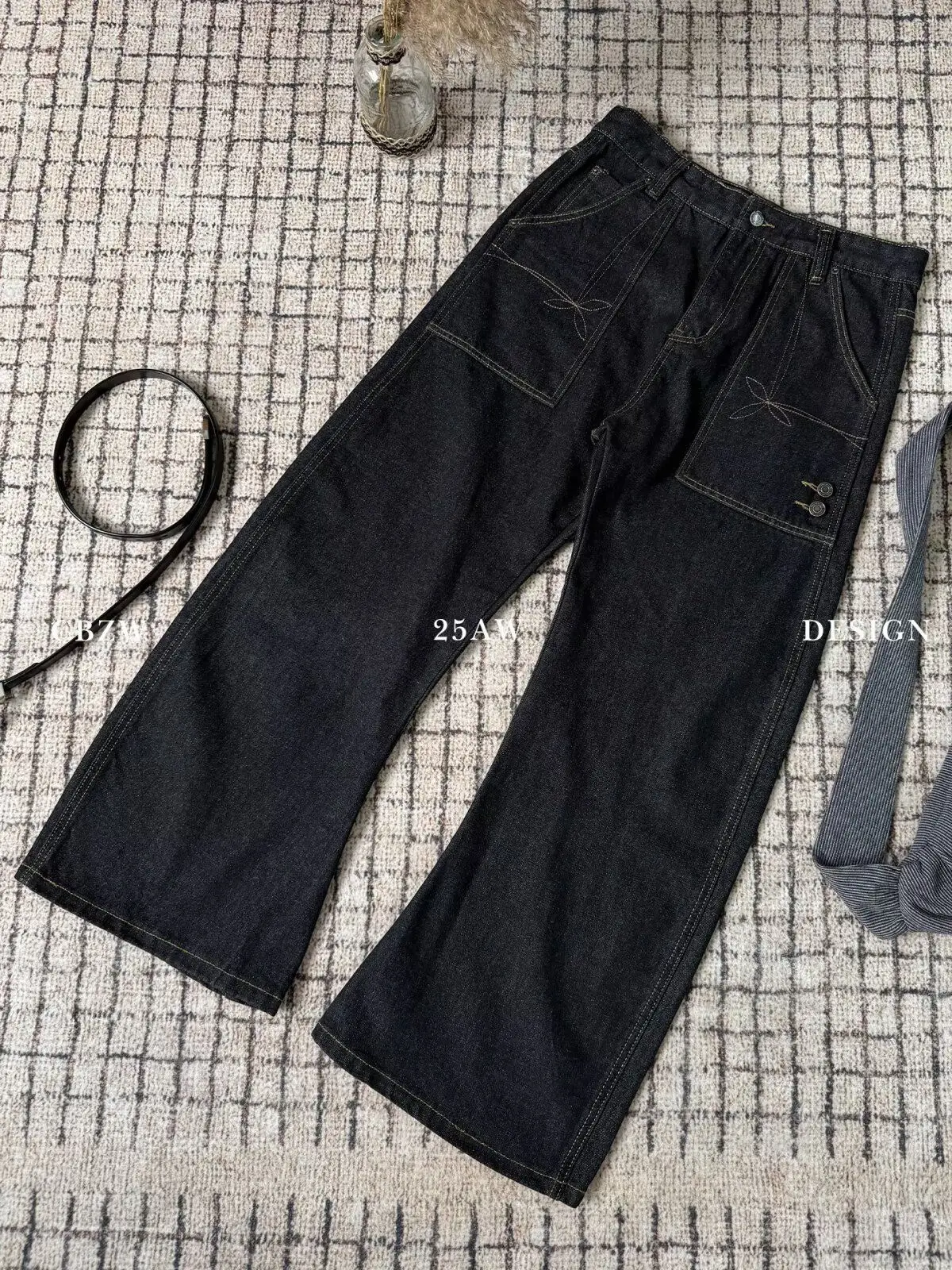 2025 Aurumn new Mens Jeans Black Straight Leg Novel Pocket Design Front Patch Denim Pants Trendy Fashion Casual Trousers Hot