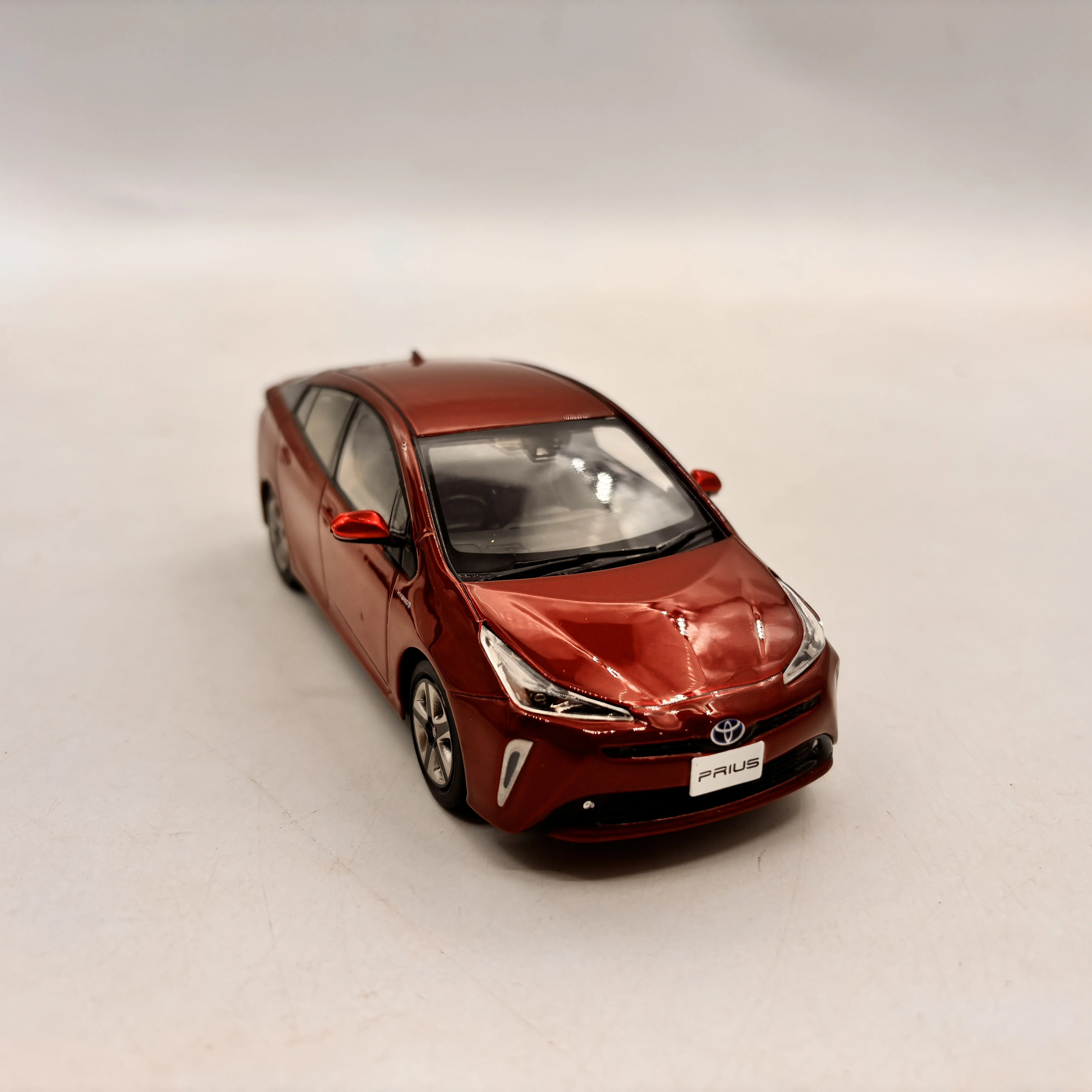 1:30 Scale Toyota Prius Alloy Diecast Model - Miniature