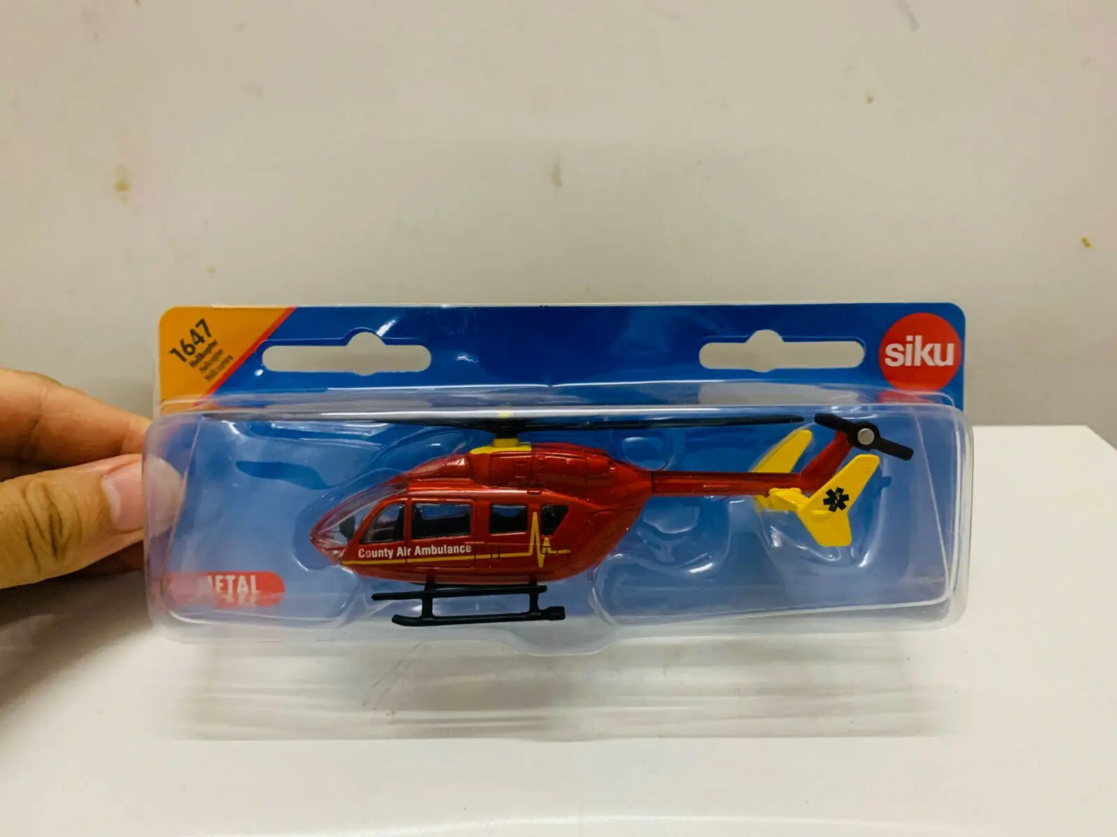 Siku 1647 County Air Ambulance Helicopter 1/87 Scale Metal + Plastic Parts Gift