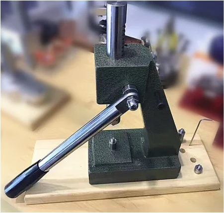 

6173 Профессиональный пресс для корпуса часов для металлических кристаллов и прессования задней крышки в ремонте часов