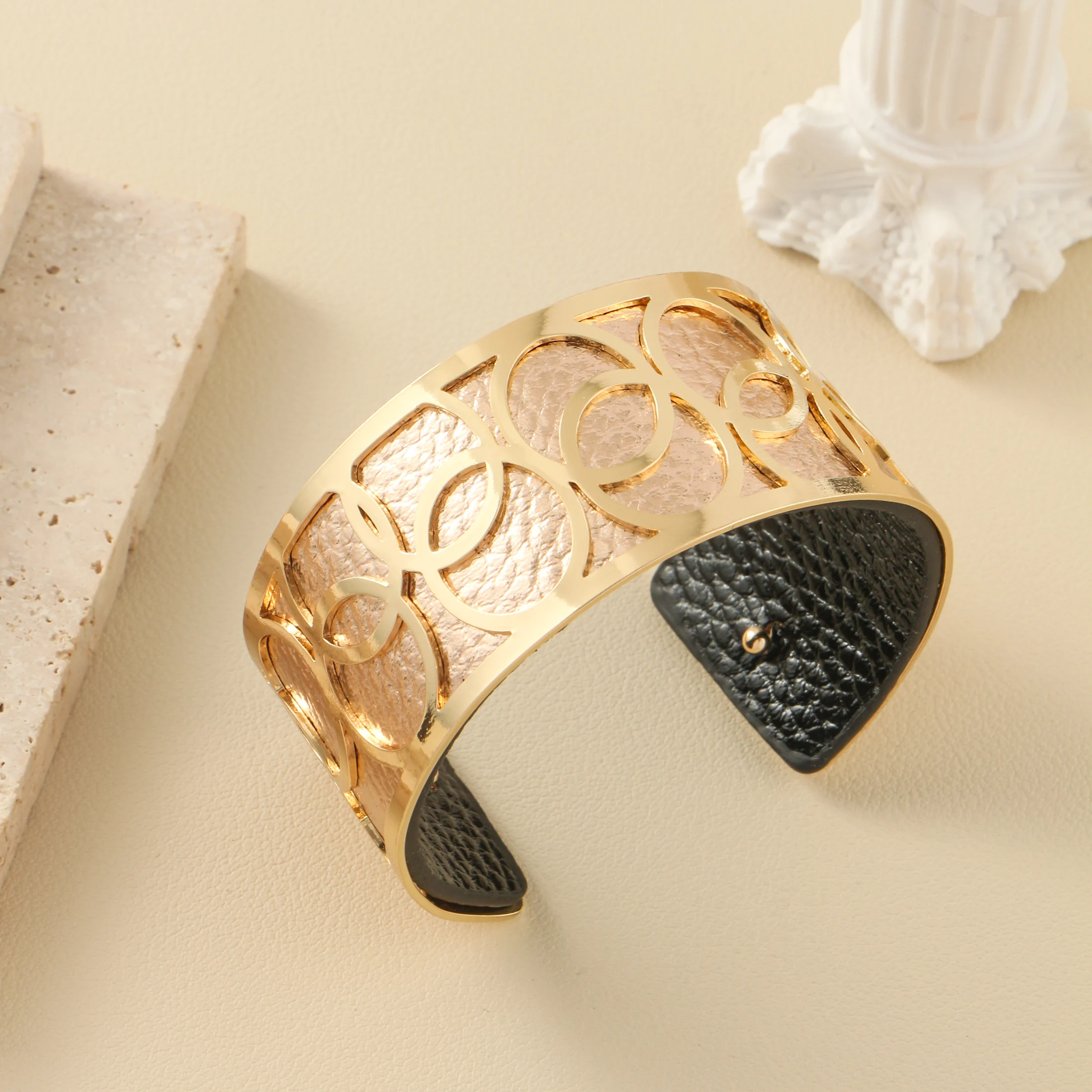 Georgett Circle Geometric Decoration Double sided Replaceable Leather Women\'s Daily Wear Jewelry Gift Open Bracelet