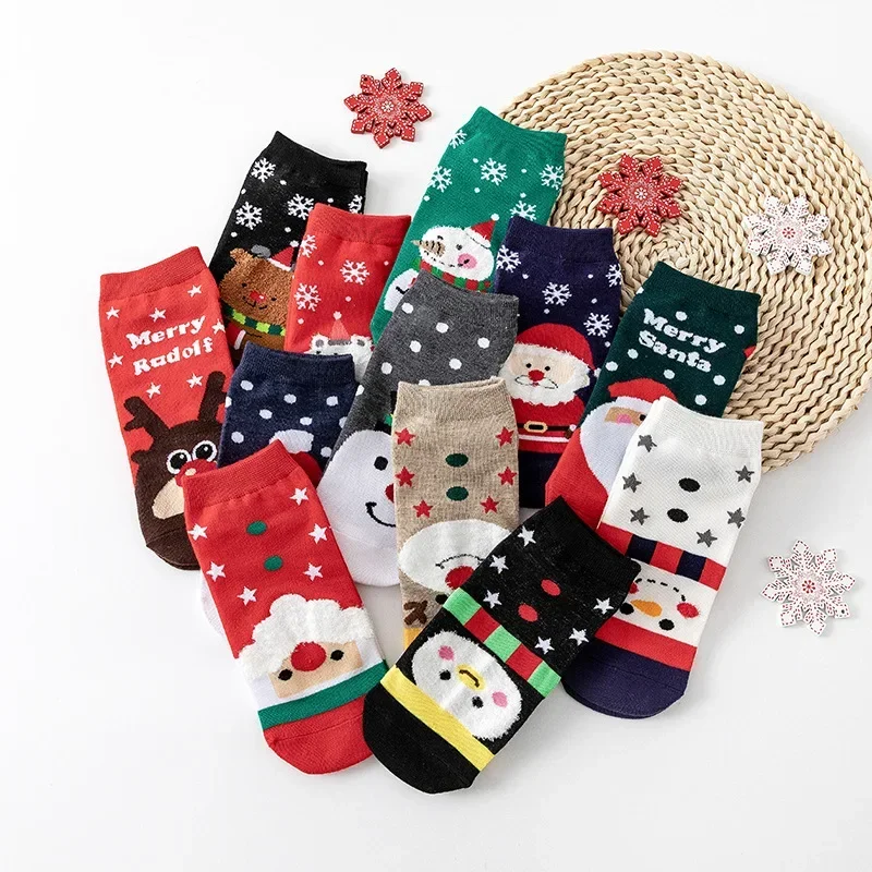 

4 Pairs New Year Christmas Short Socks for Men and Women, Christmas Cartoon Cute Pattern Cotton Autumn and Winter Short Socks.