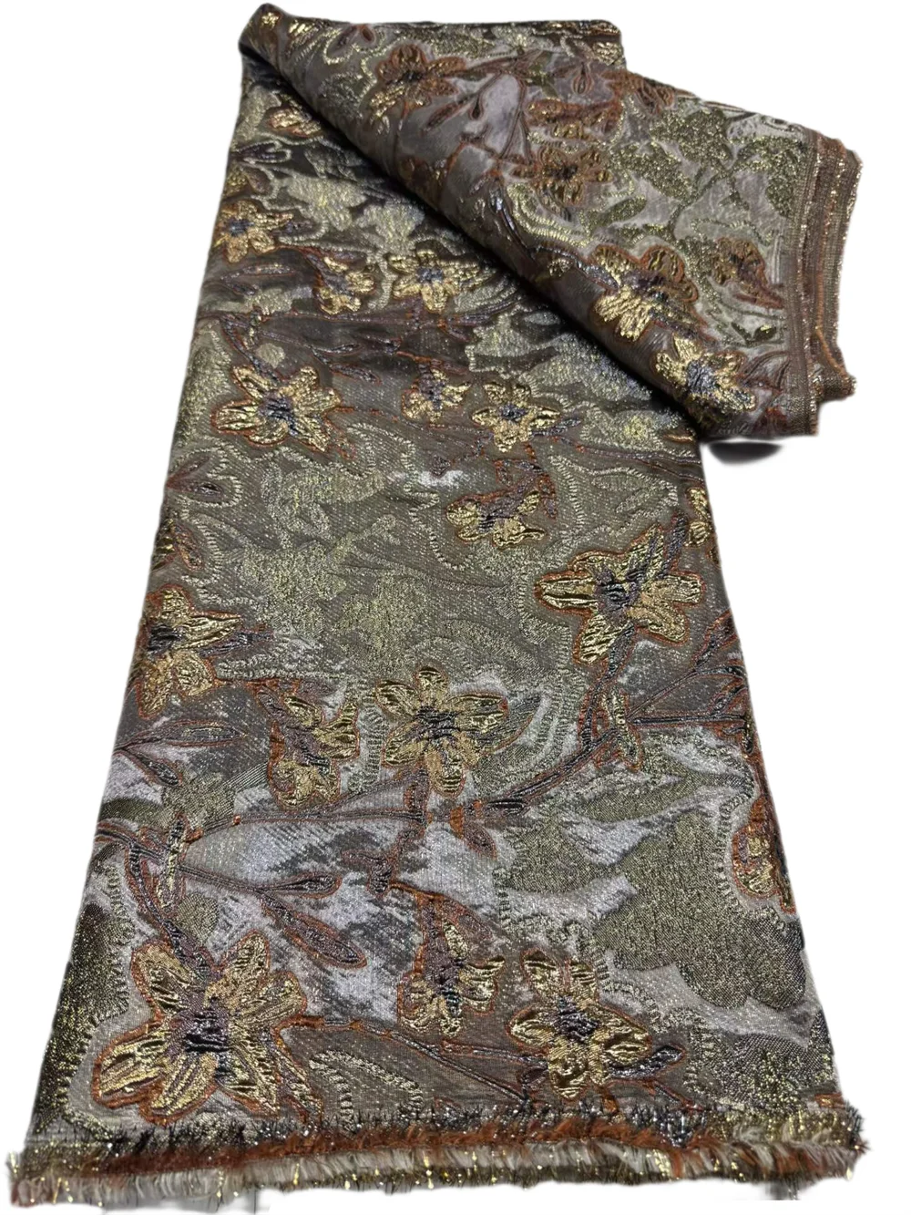 Veelkleurige nieuwe Nigeriaanse brokaat kantstof 2026, hoogwaardige Afrikaanse jacquard vergulde kantstof voor het naaien van luxe feestjurken