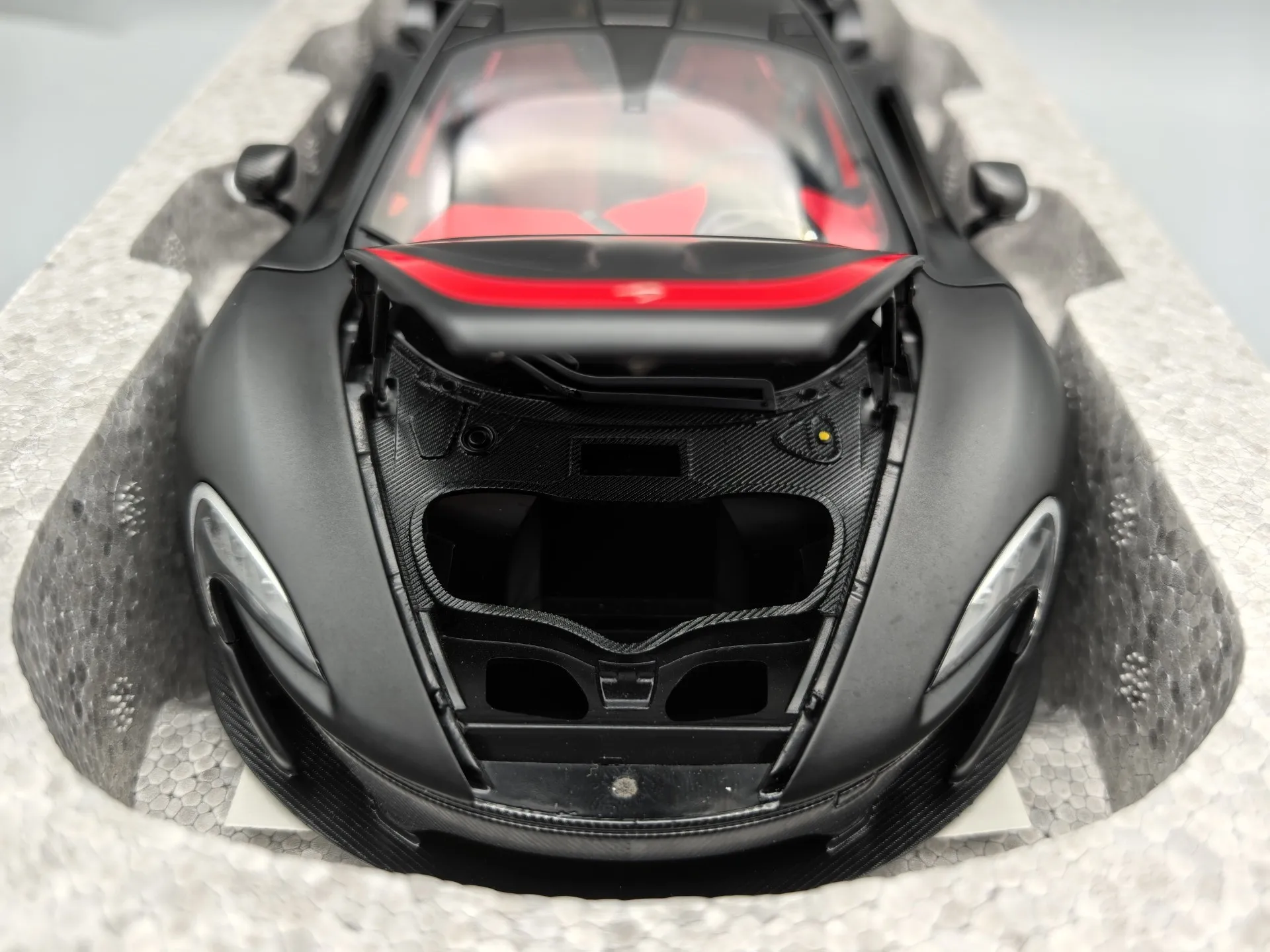 Autoart 1:18 P1 Schwarz Rot Simulation Limited Edition All Open Alloy Metal Statisches Automodell Spielzeug Geschenk