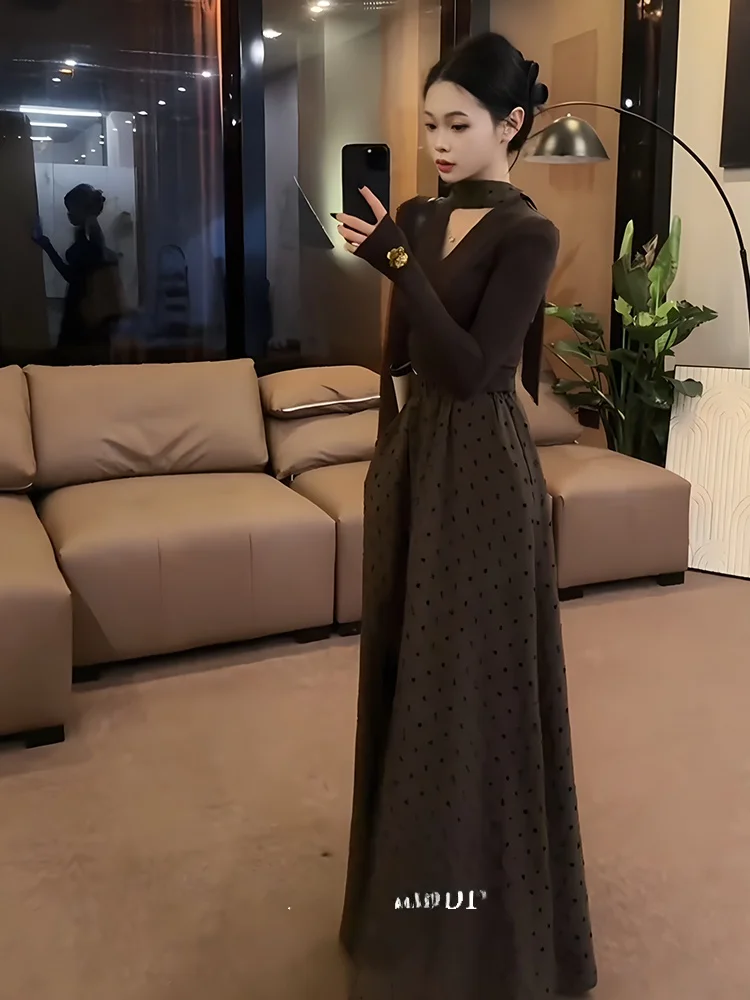 

Весенний новый модный комплект: женский топ с V-образным вырезом в стиле Хепберн и юбка А-силуэта, комплект из двух предметов, юбка-миди с широким подолом