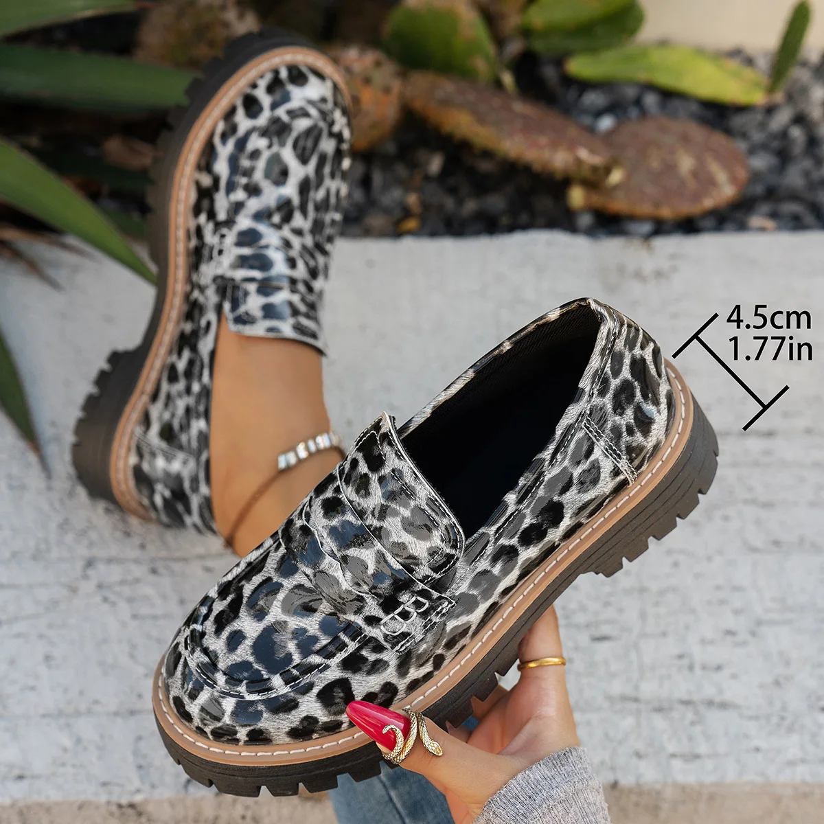 

Женские маленькие кожаные туфли большого размера в британском стиле, осенние лоферы в японском стиле, одинарные туфли на толстой подошве.