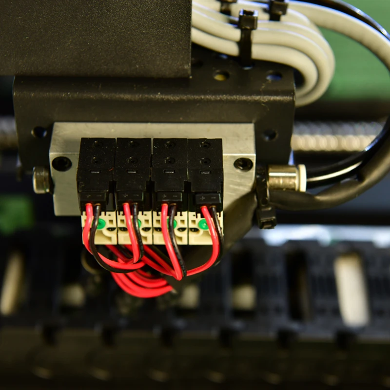 Stock in Russia Factory Supply SMT550 4 Mounting Heads PCB Machine SMT Production Line LED Light Assembly Line