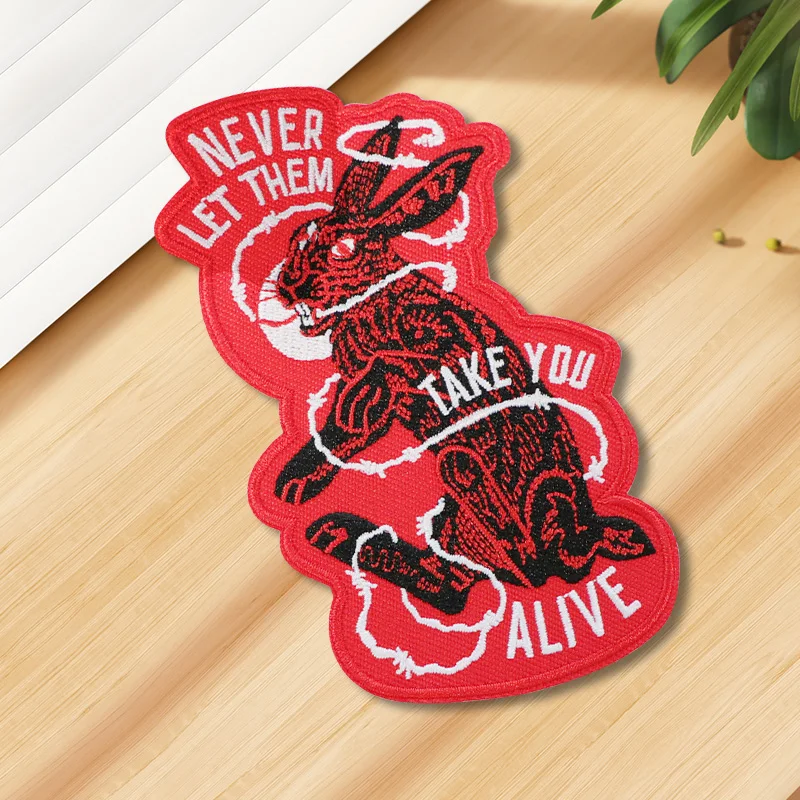 1 unidad Parche bordado termoadhesivo con la frase 'Never Let Them Take You Alive', insignia decorativa, regalo DIY para ropa, gorras, bolsos, chaquetas y gorras de camionero