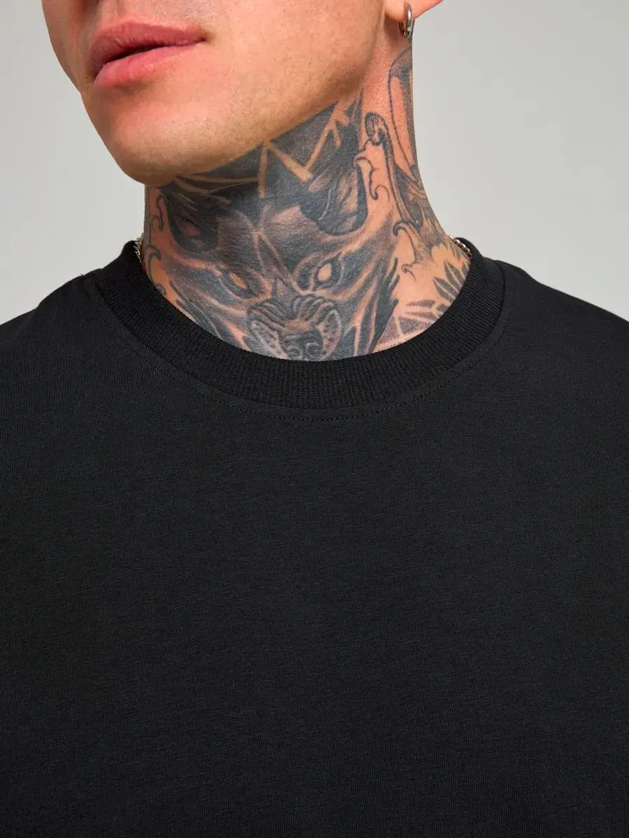 تي شيرت رجالي من القطن العضوي - طباعة زهور ريترو سوداء عالية الشارع، قماش ماص للرطوبة لصيف 2025