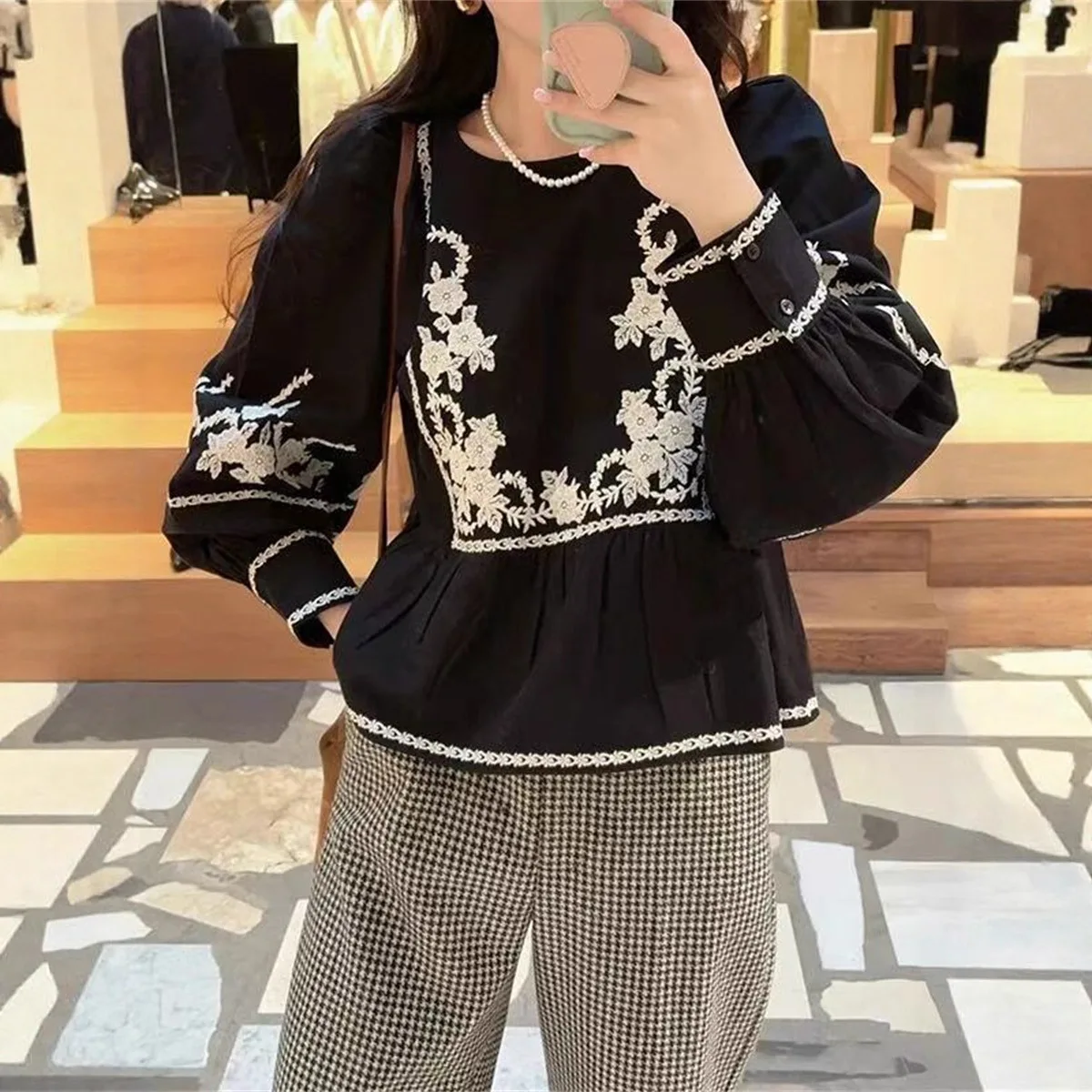 

【Gift Free】 French Chic Embroidered Color-Block Blouse 2025 Fall Winter Fashion Elegant Round Neck Loose Puff Sleeve Shirt