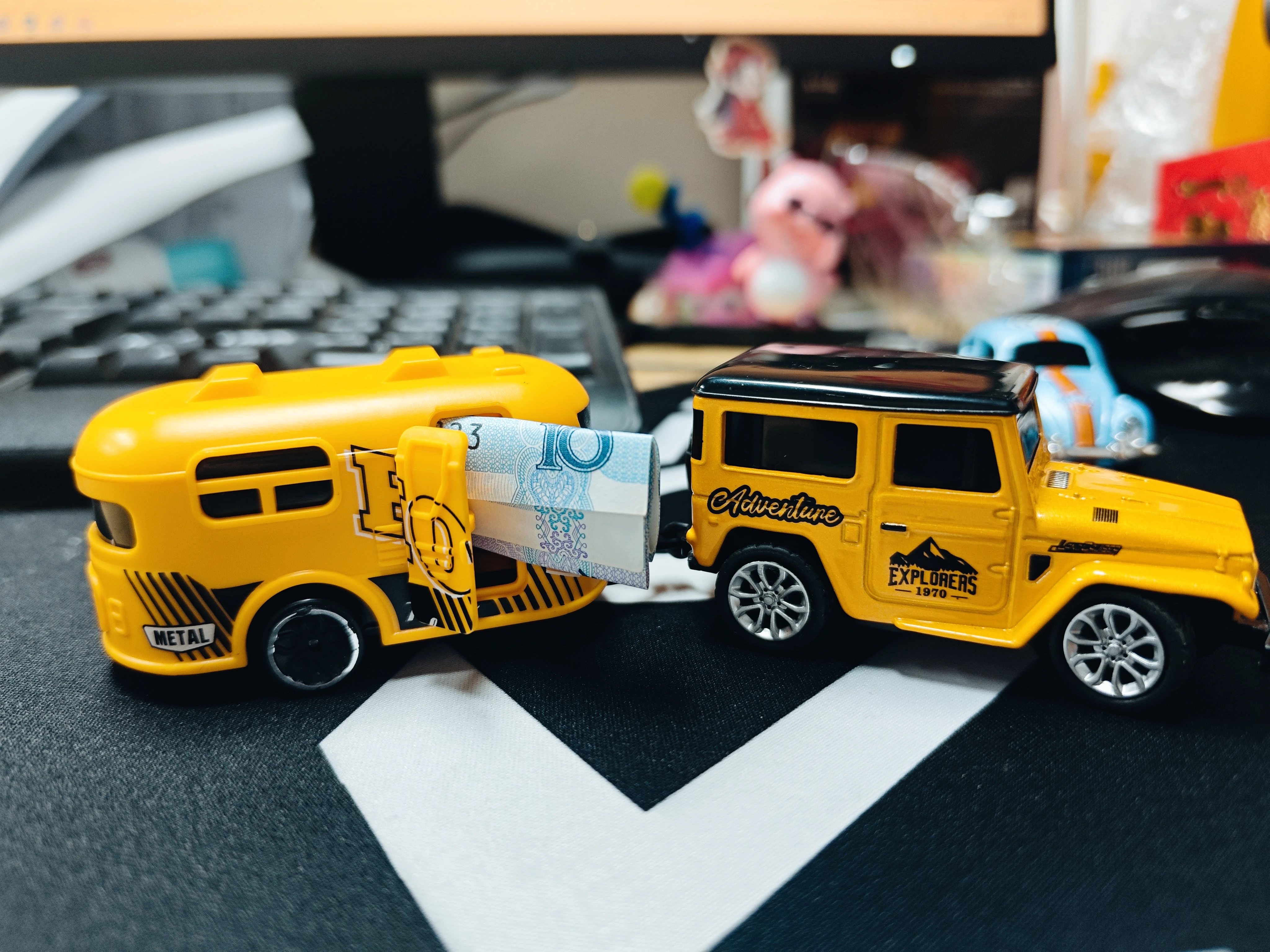 Nouveau produit transfrontalier Mini bureau petite voiture télécommandée jouet pour hommes sans fil dérive escalade alliage garçon jouet voiture cadeau de vacances