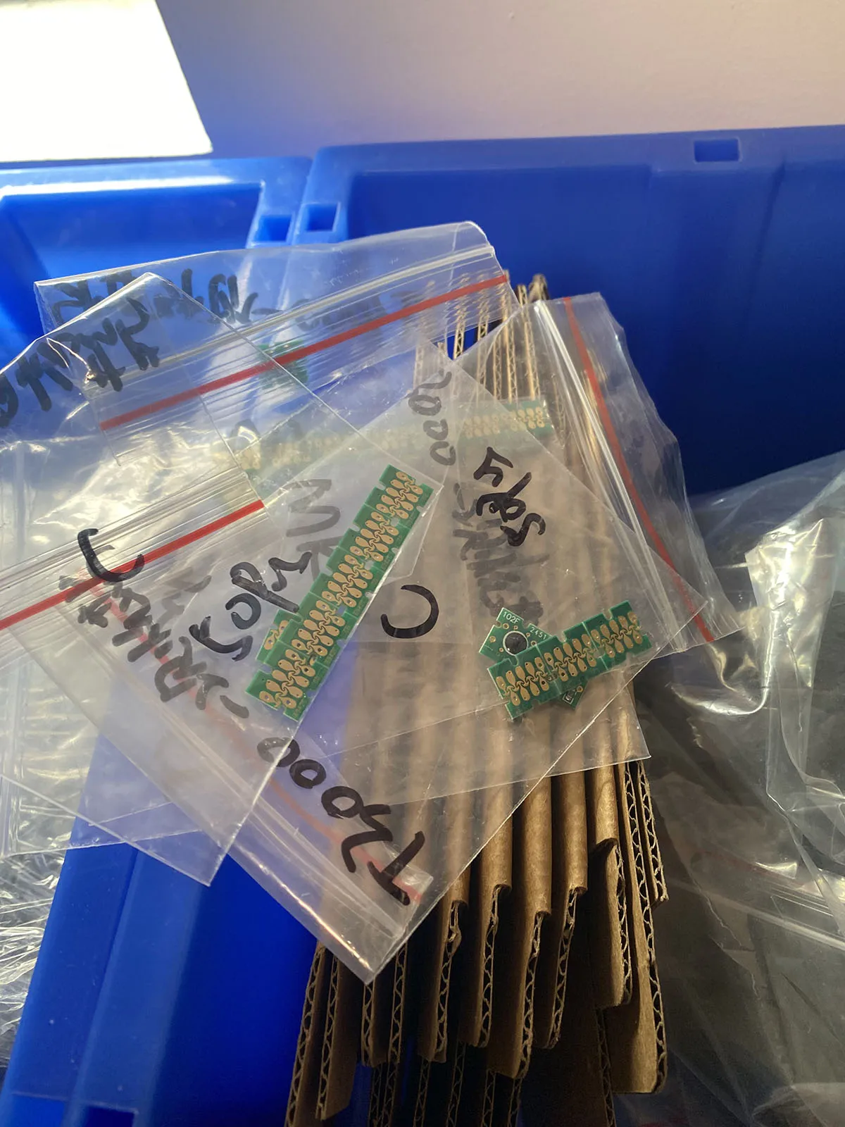 

T6941-T6945 Cartridge Chip For Epson SureColor T3000 T5000 T7000 T3070 T5070 T7070 T3200 T5200 T7200 T3270 T5270 T7270 Printer