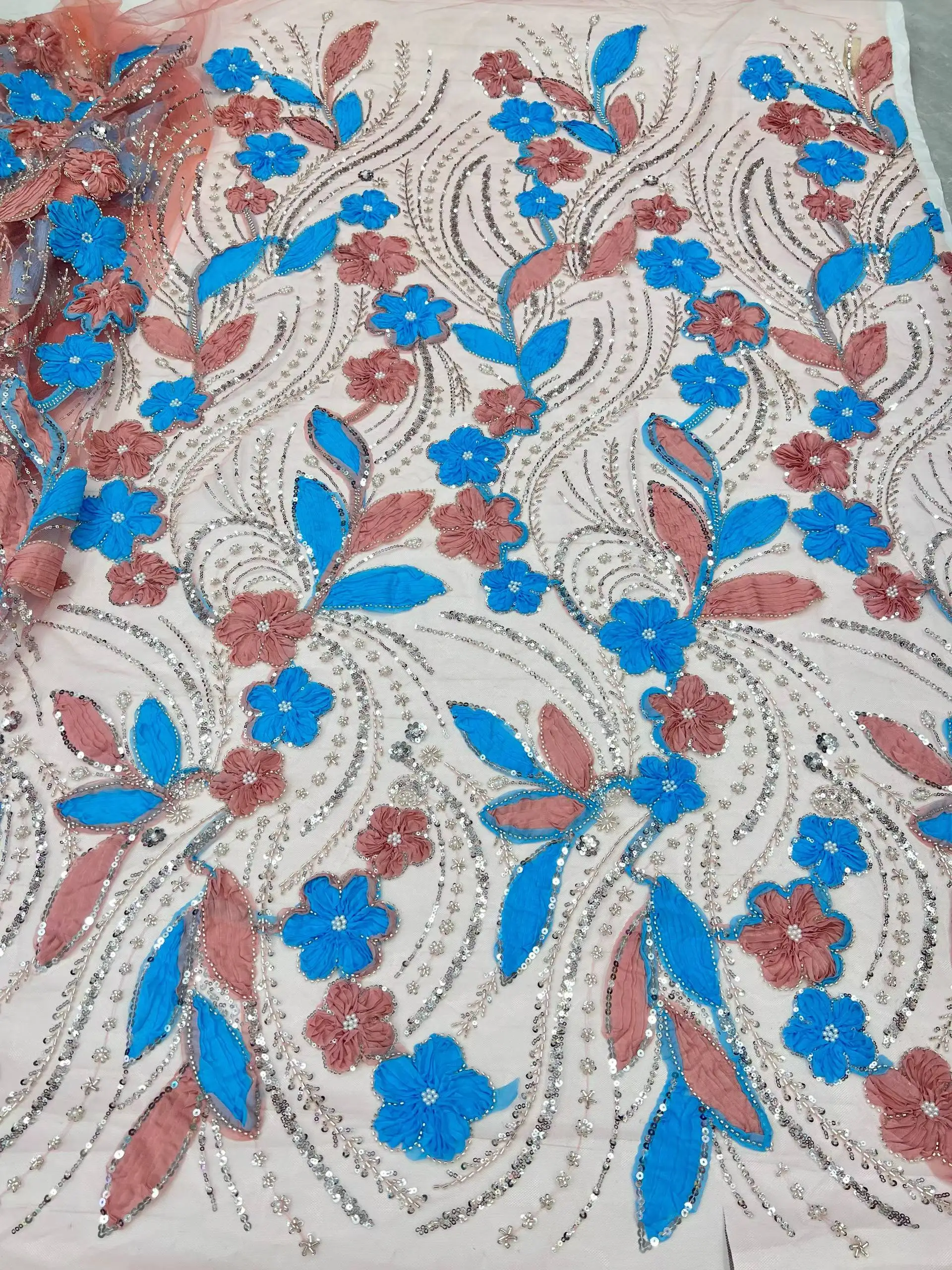Embroidery Fabric - Tissu de dentelle en tulle brodé