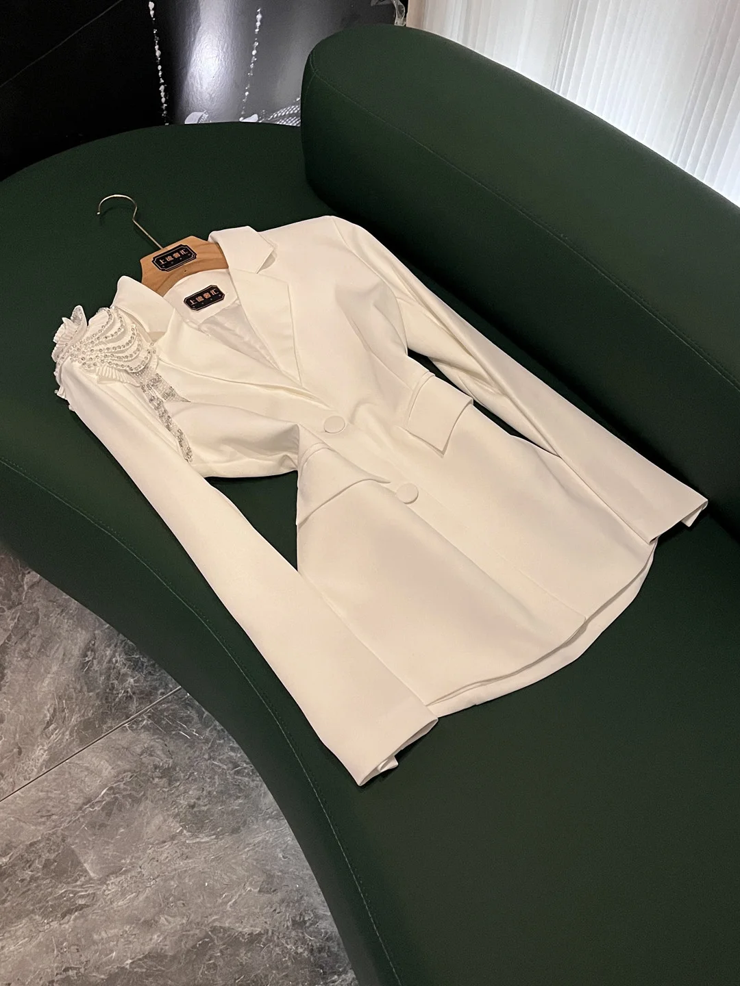 

Белое пальто большого размера с бахромой, осень 2023, новый женский пригородный топ X40, нейтральный прямой длинный костюм-свеч