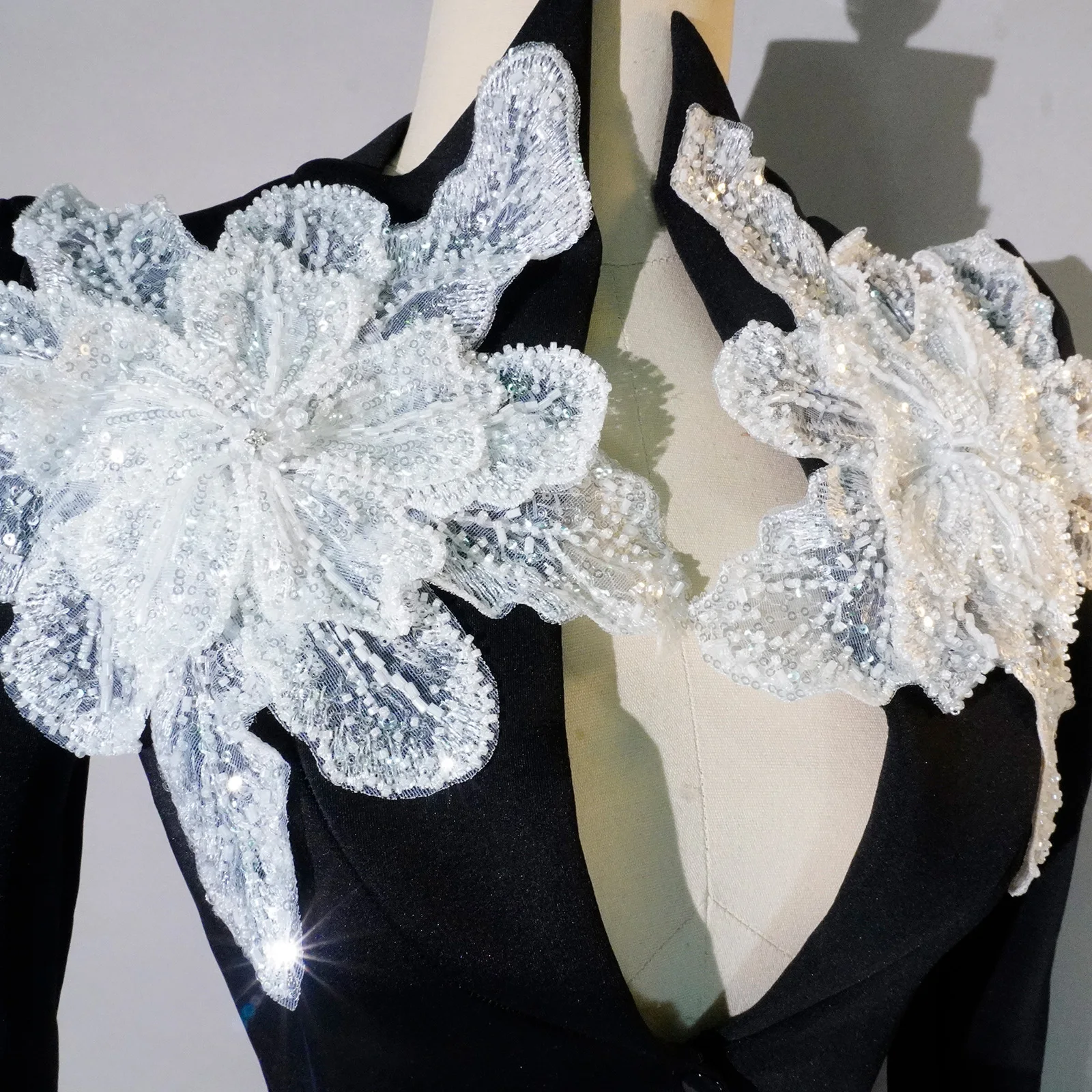 Nocturne Gala ชุดสีดําลึก V สีขาว Chantilly ลูกไม้ Cloud Tulle กระโปรงชุดราตรี Soiree Dinner Party สวมใส่อย่างเป็นทางการ ​