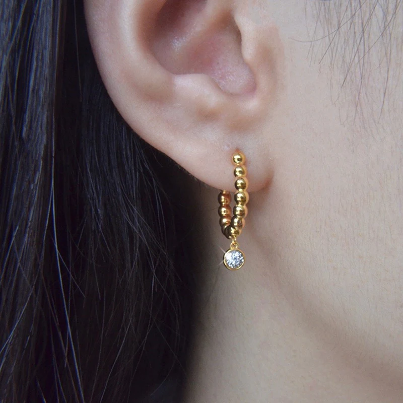 Huitan Zierliche Creolen mit Perlen-Design, modernes, elegantes Ohrpiercing-Accessoire für Frauen, bezaubernder, stilvoller Partyschmuck