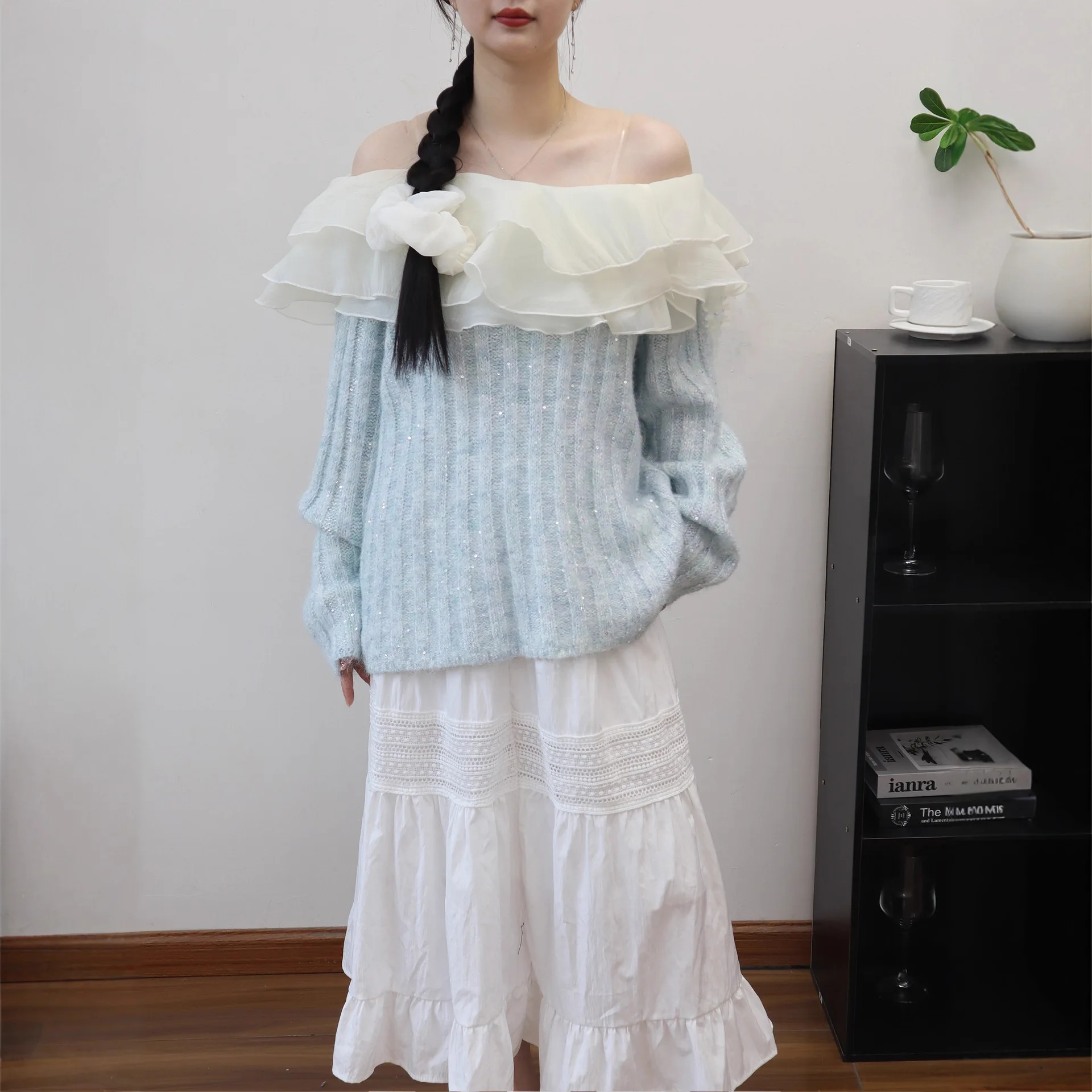 

2025 Autumn New Women's Sparkly Soft Style Pullover Sweater-Off-the-shoulder with Ruffled Edges, Including Hair Tie, Knitted Top