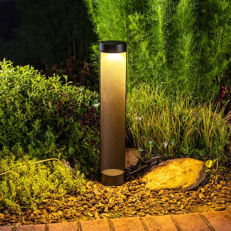 Outdoor IP65 waterproof lawn light.  Minimalist design.  LED landscape lights suitable for gardens, courtyards, and parks.