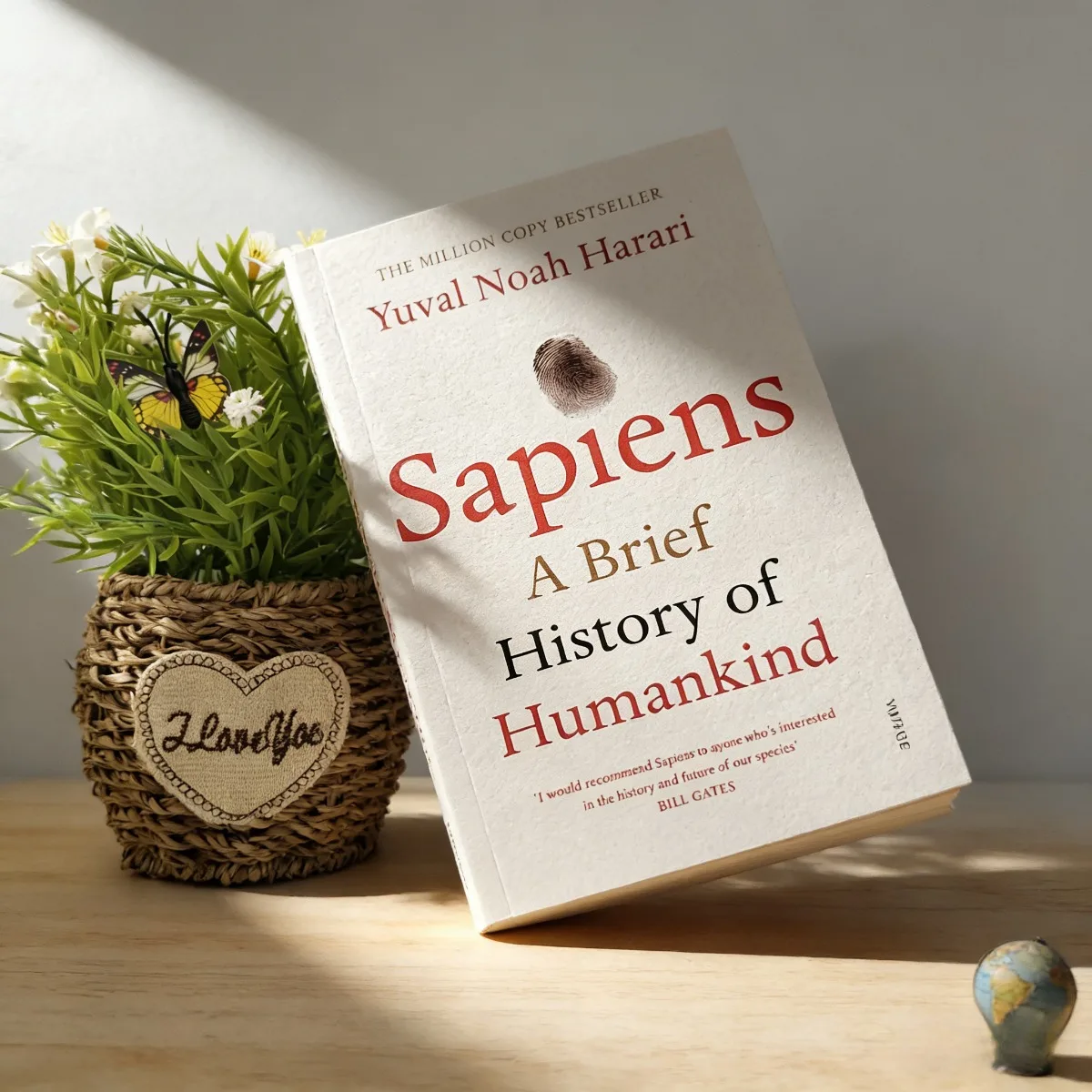 

Sapiens A Brief History of Humankind Yuval Noah Harari | Human Evolution Guide | Social Science & History Book