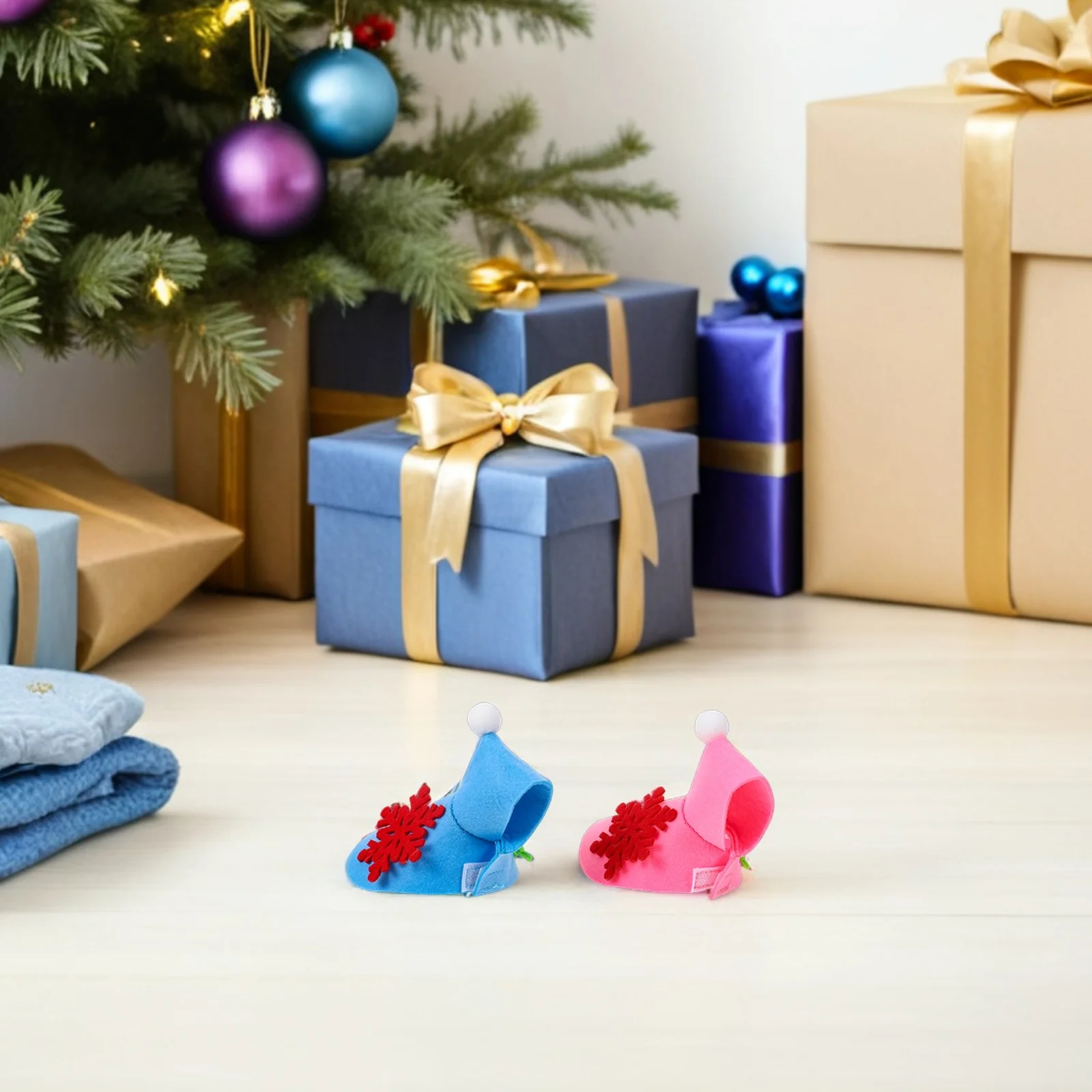 

2Pcs Parrot Winter Cloak Felt Christmas Snowflake Bird Cape Warm Windproof Garment for Cockatiel Parakeet Small Birds Holiday