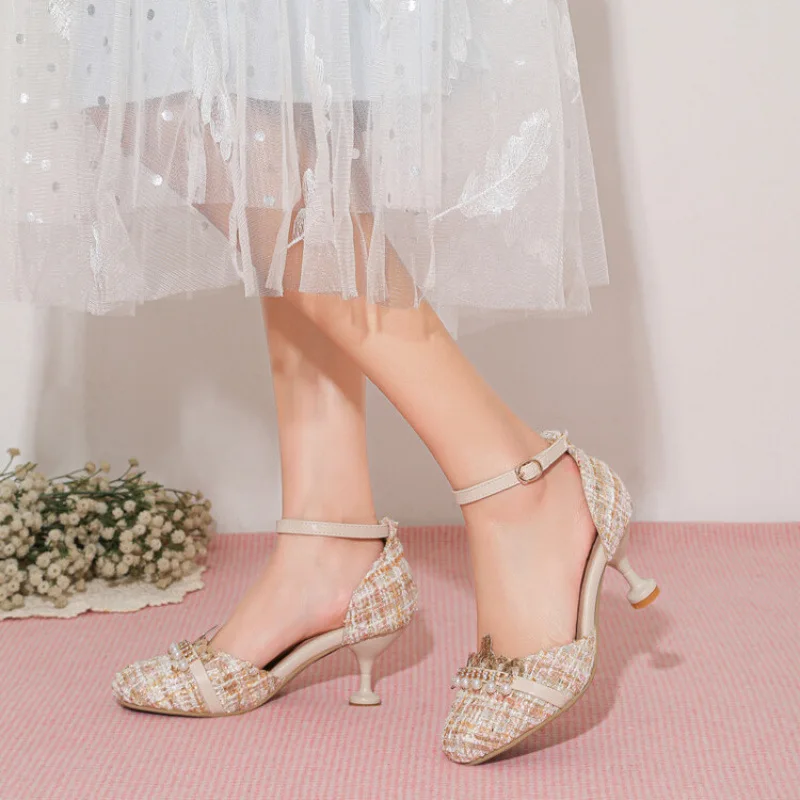 ベージュのヒールサンダル-2025-レディースシューズ-夏-ブラック-新作-ハイコンフォート-ローカット-クリアパンプス-スキャンダル-カジュアル-バックストラップ-スウィング